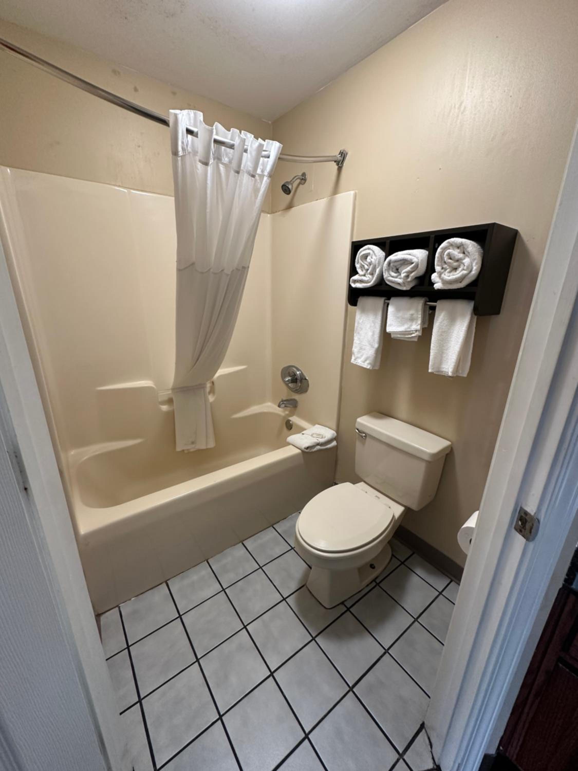 Deluxe Double Room with Two Double Beds - Non-Smoking - Photo 11