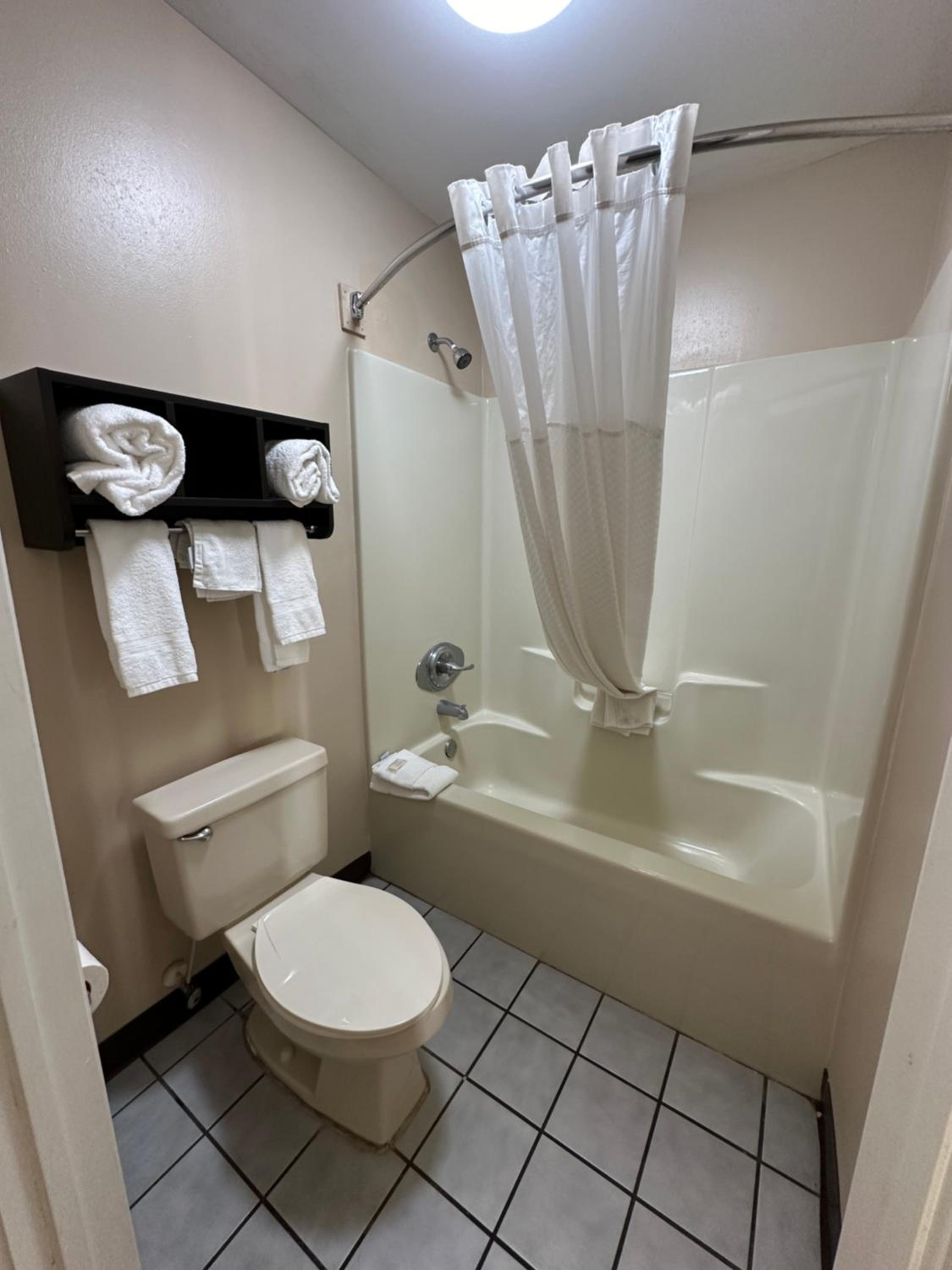 King Room - Non-Smoking - Photo 7