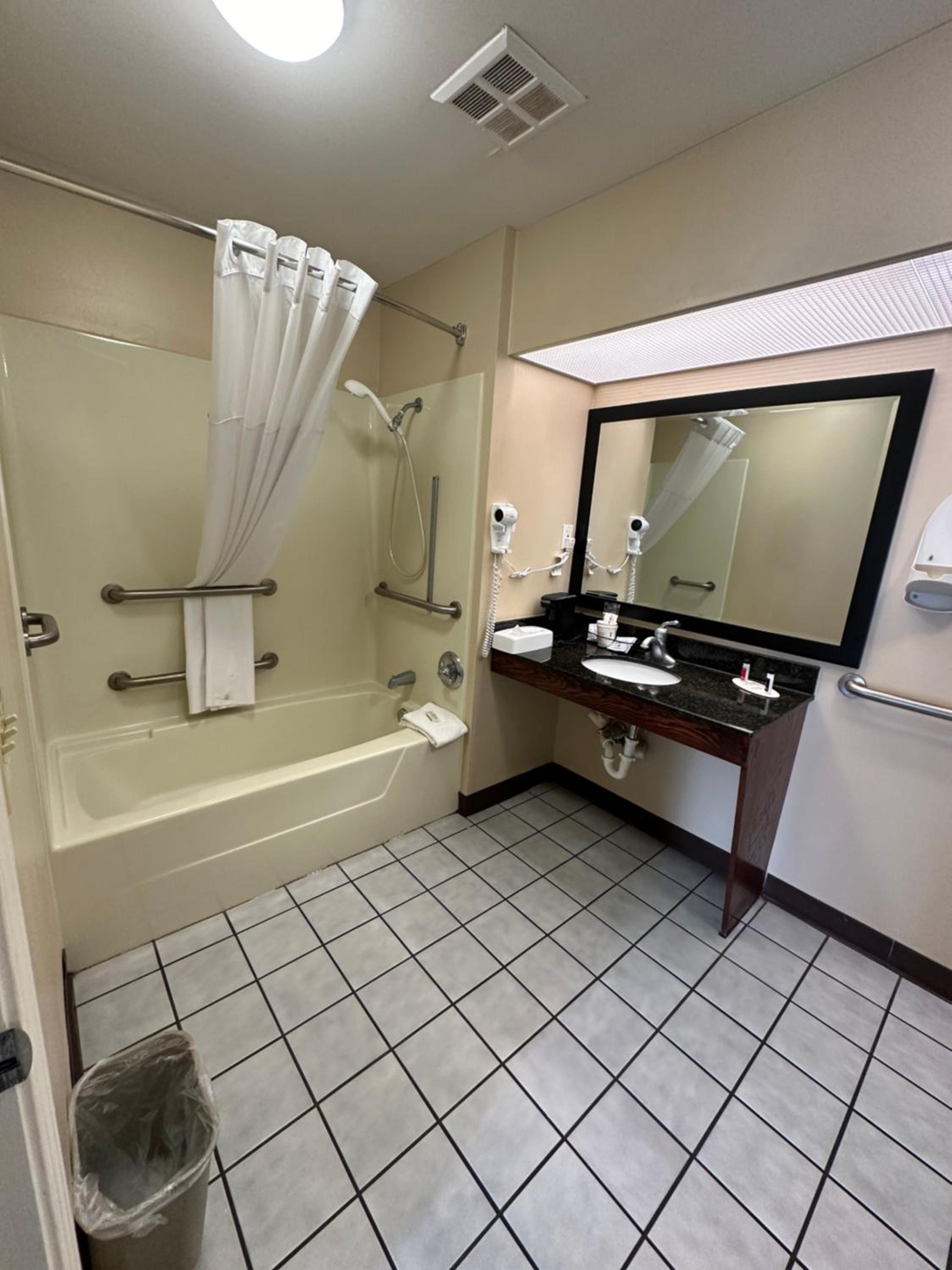 King Room - Mobility Access/Non-Smoking - Photo 3