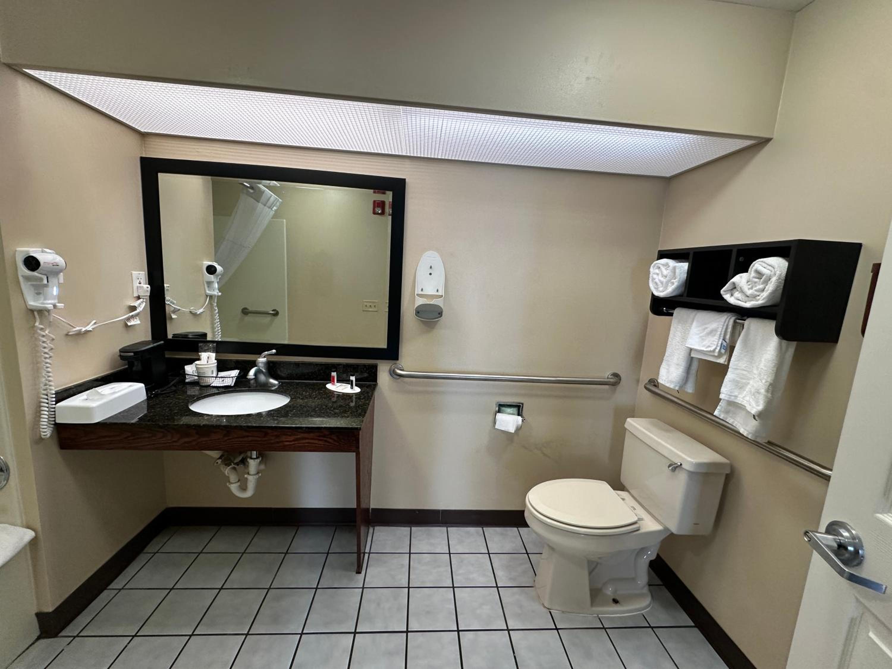 King Room - Mobility Access/Non-Smoking - Photo 5