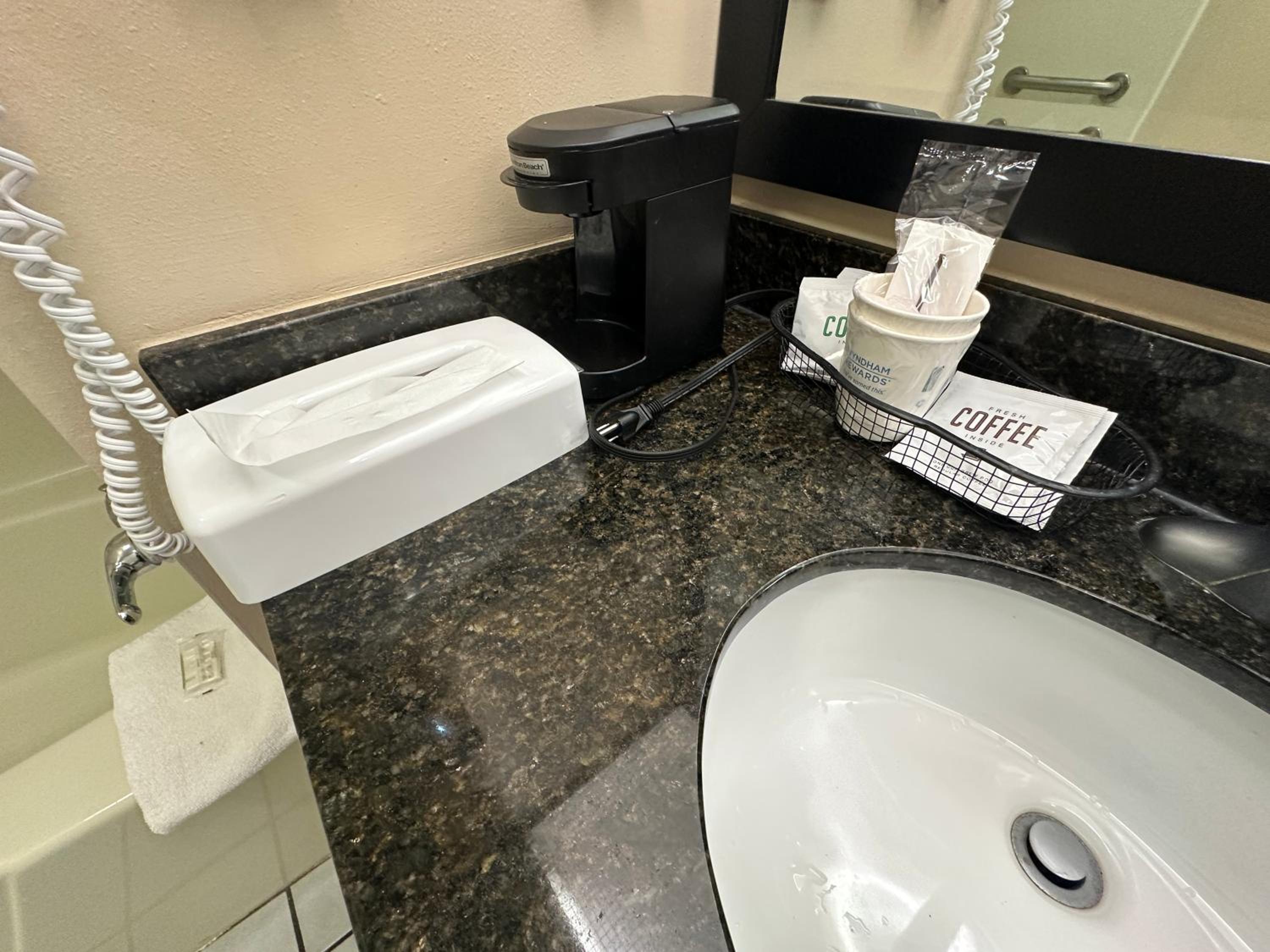 King Room - Mobility Access/Non-Smoking - Photo 13