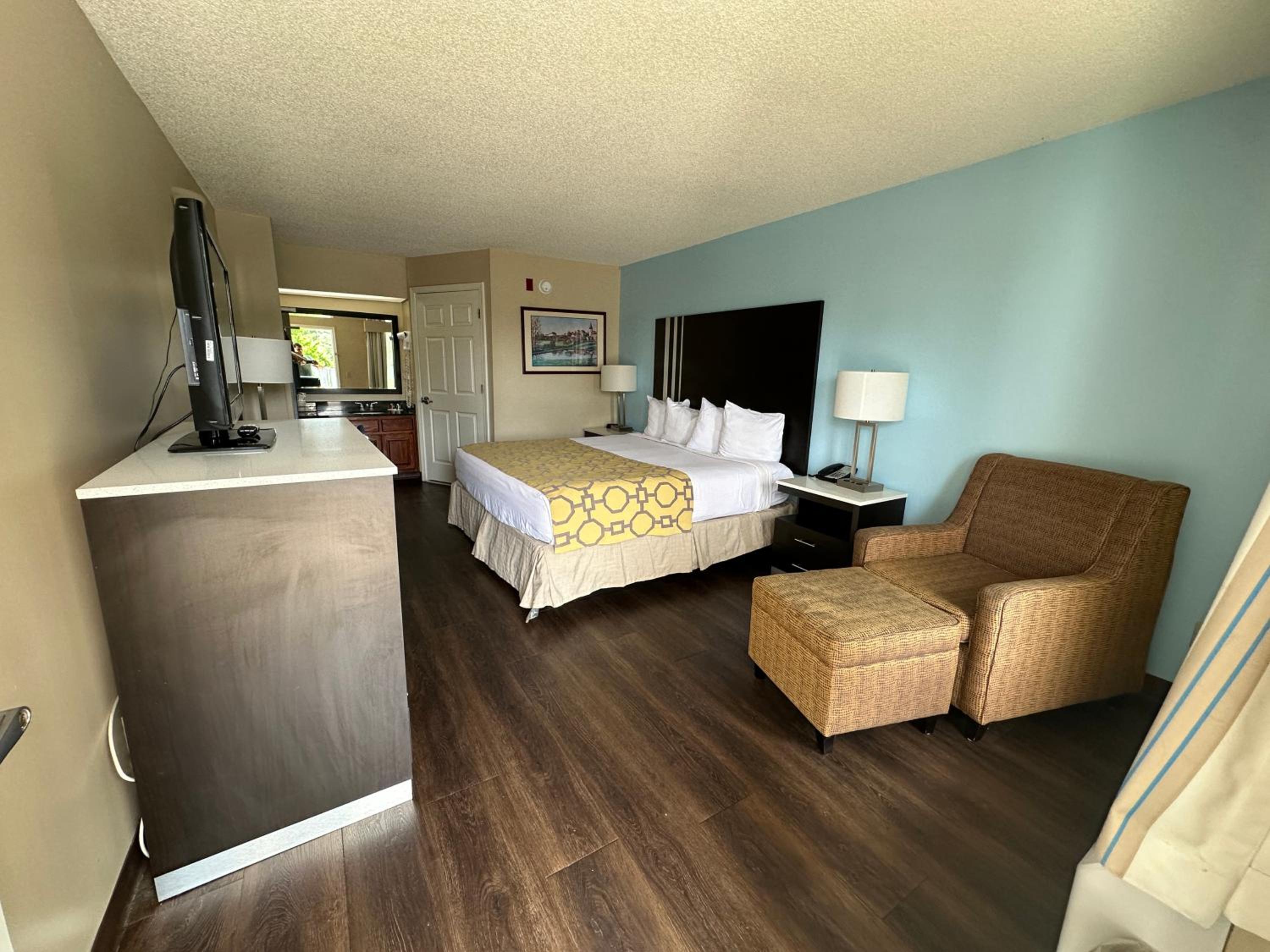 King Room - Non-Smoking - Photo 1