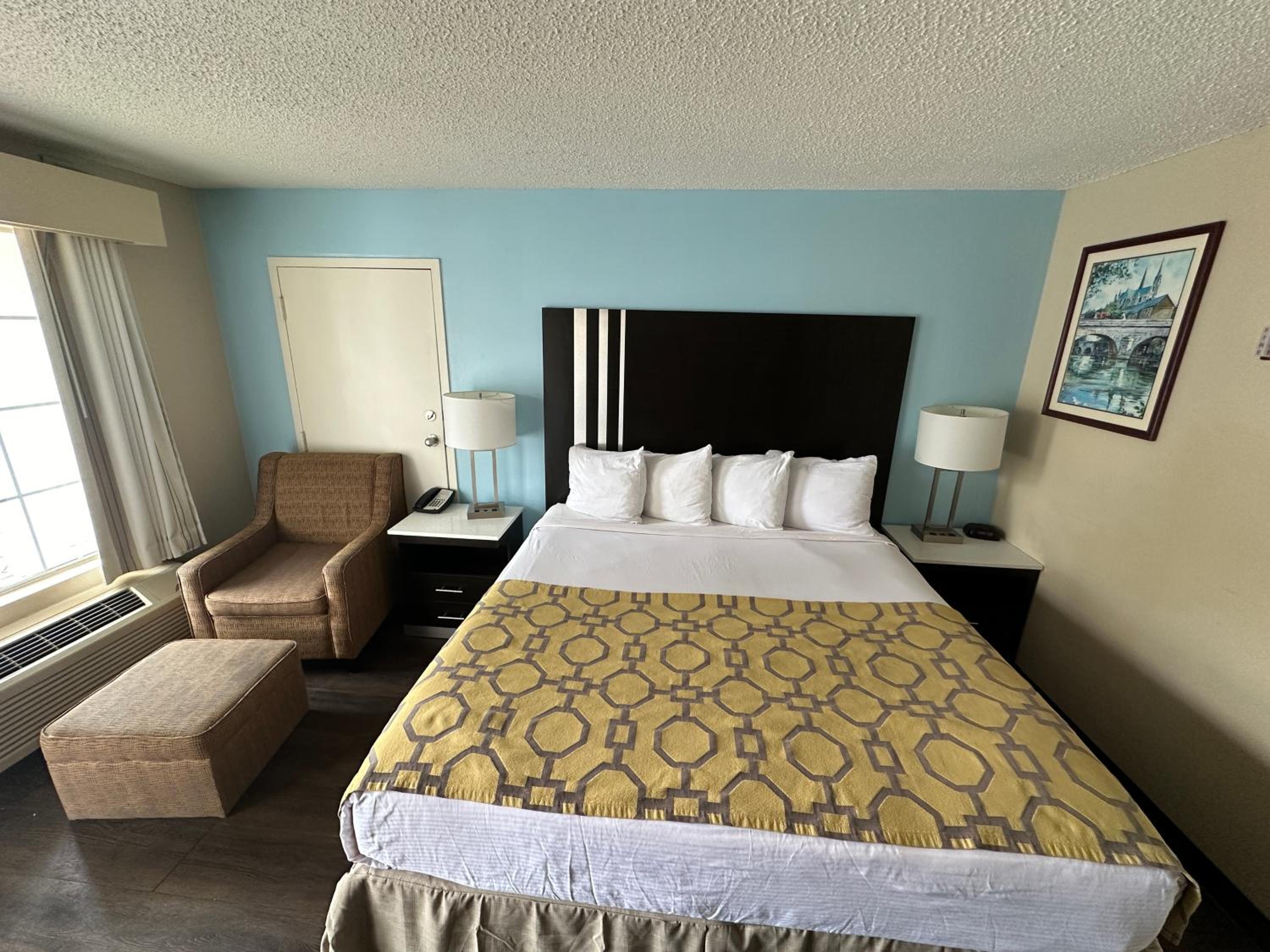 King Room - Mobility Access/Non-Smoking - Photo 7