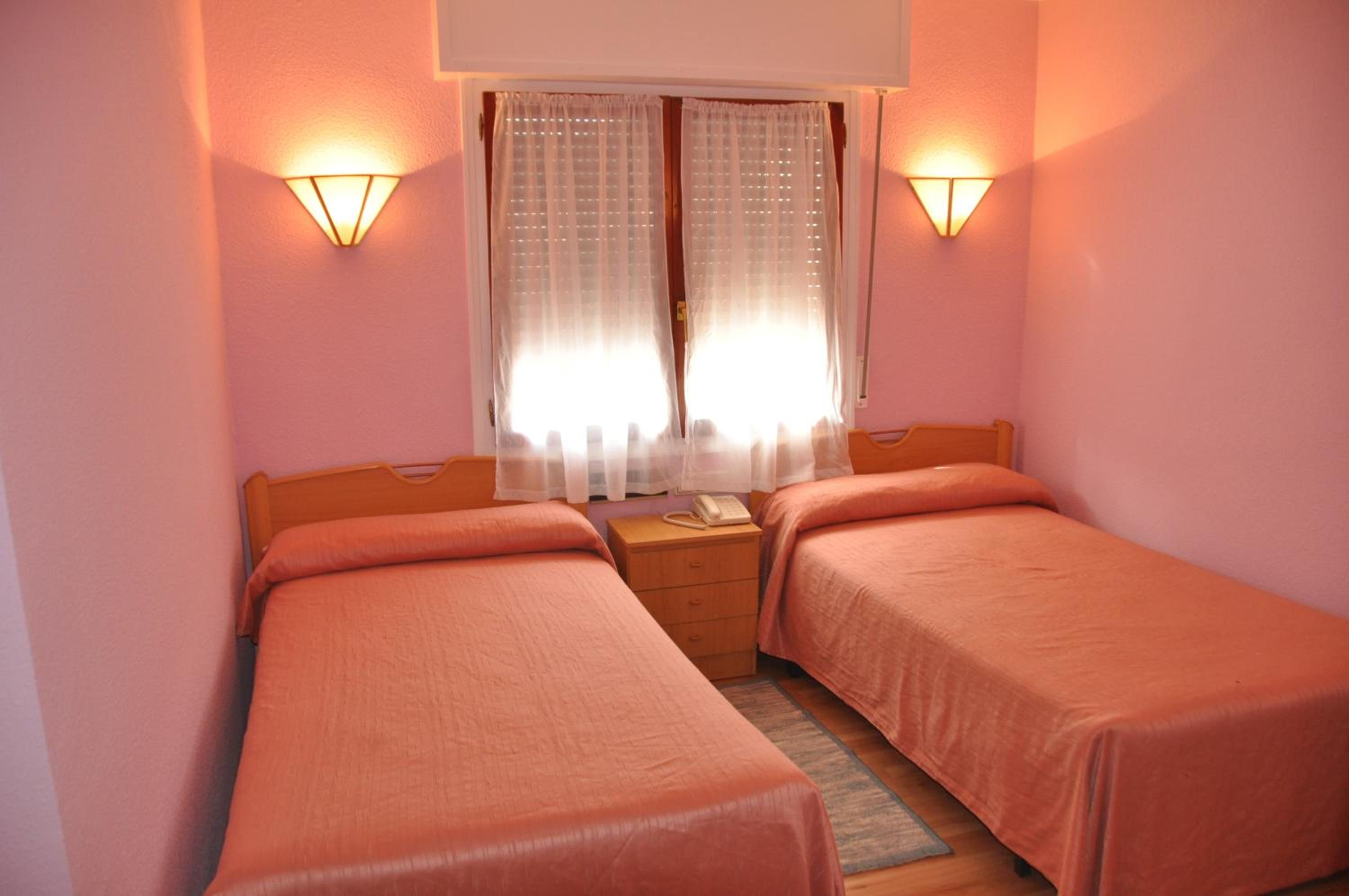 Standard Double Room - Photo 4