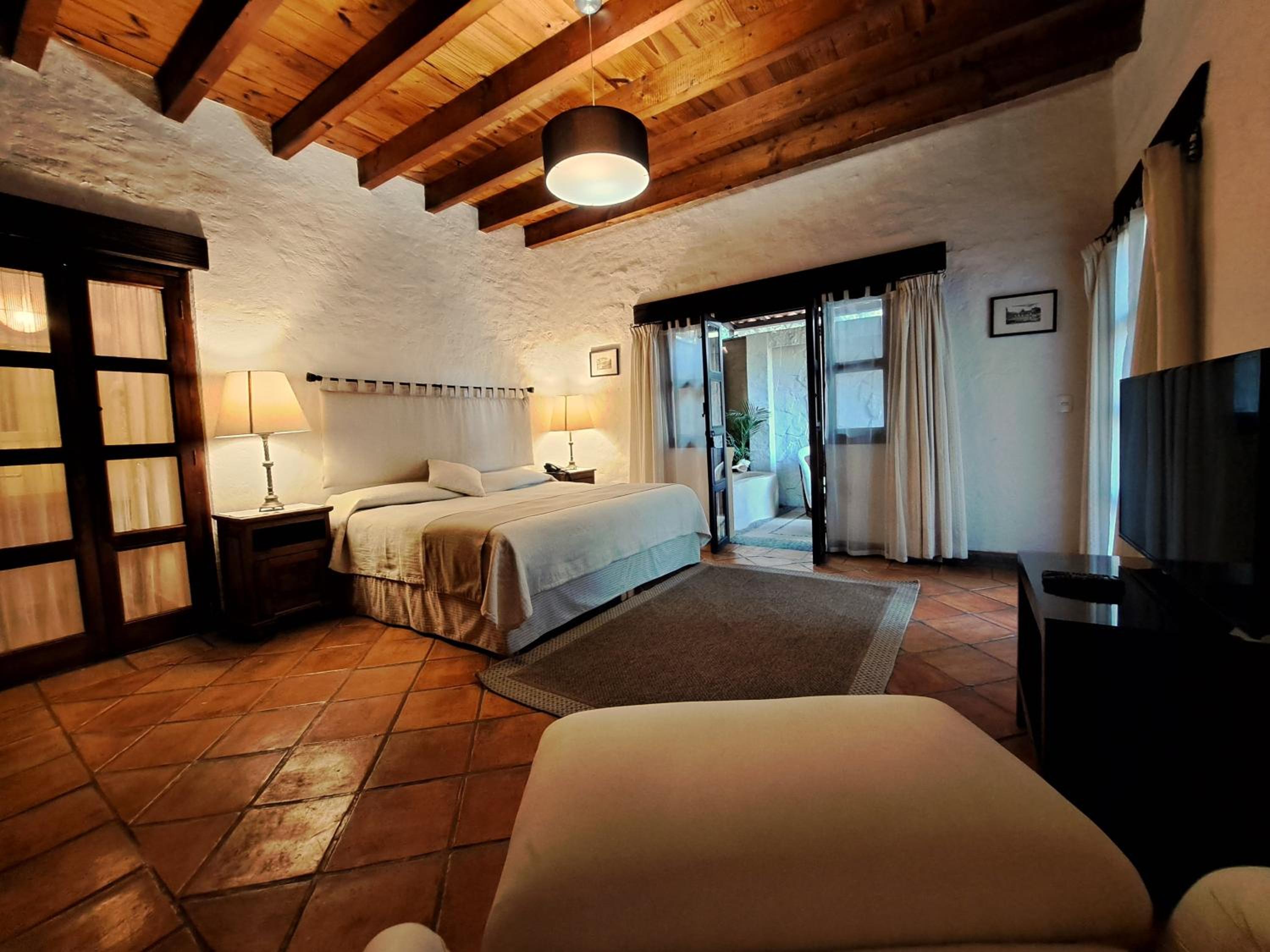 Standard King Room photo 1