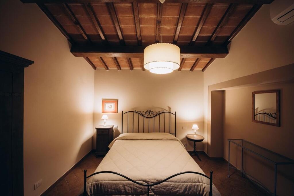 Two-Bedroom Apartment - Split Level photo 2