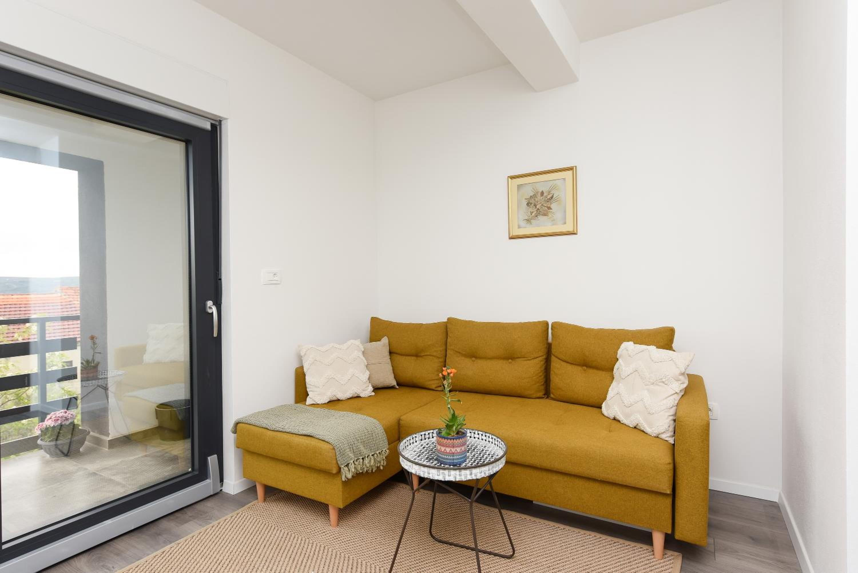 One-Bedroom Apartment with Sea View and Balcony
