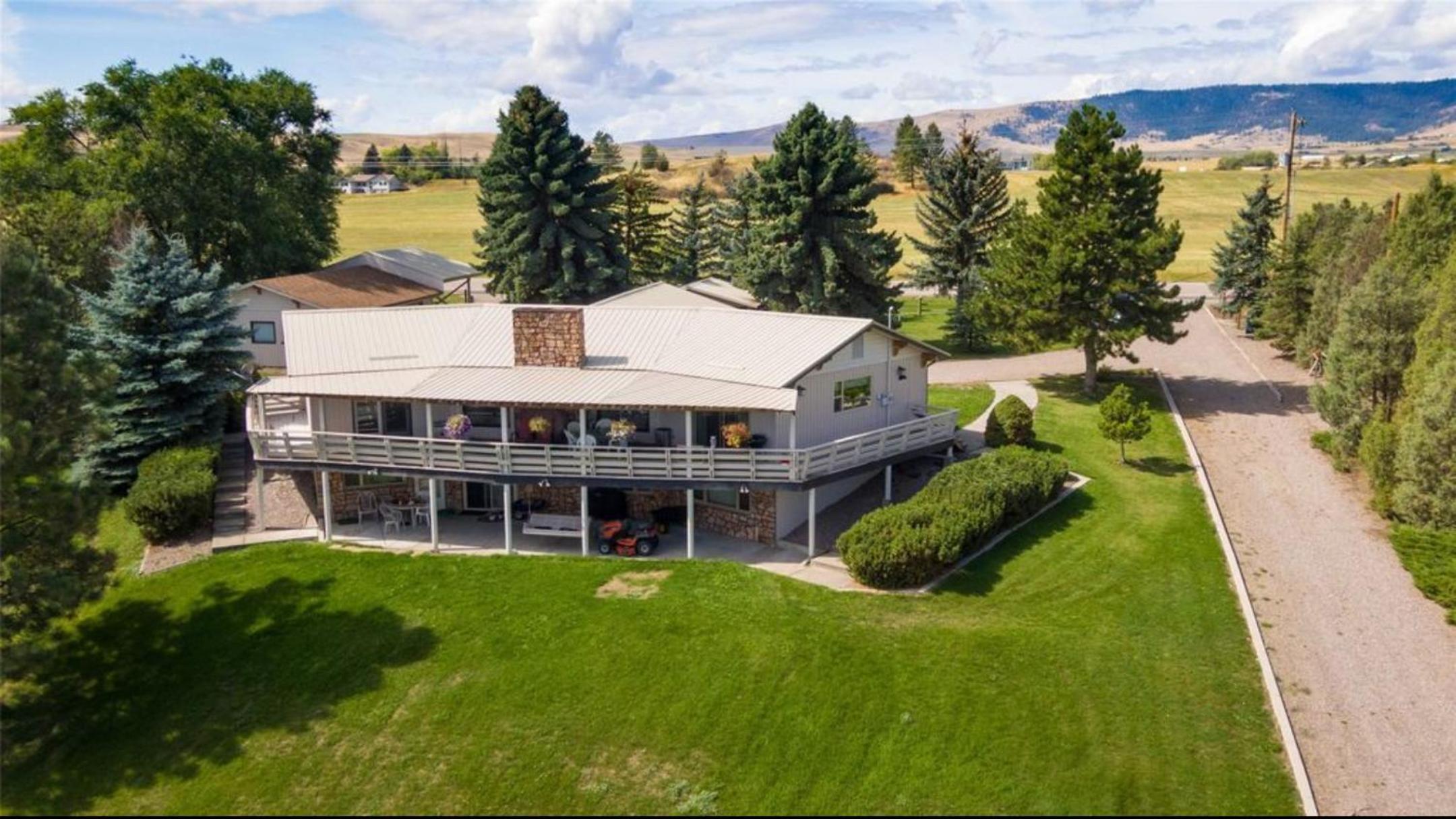 Five-Bedroom House photo 2