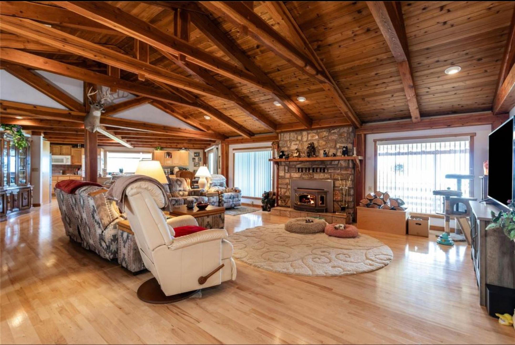 Five-Bedroom House photo 3