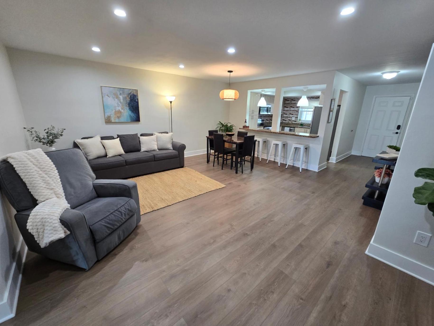 Three-Bedroom Apartment photo 1