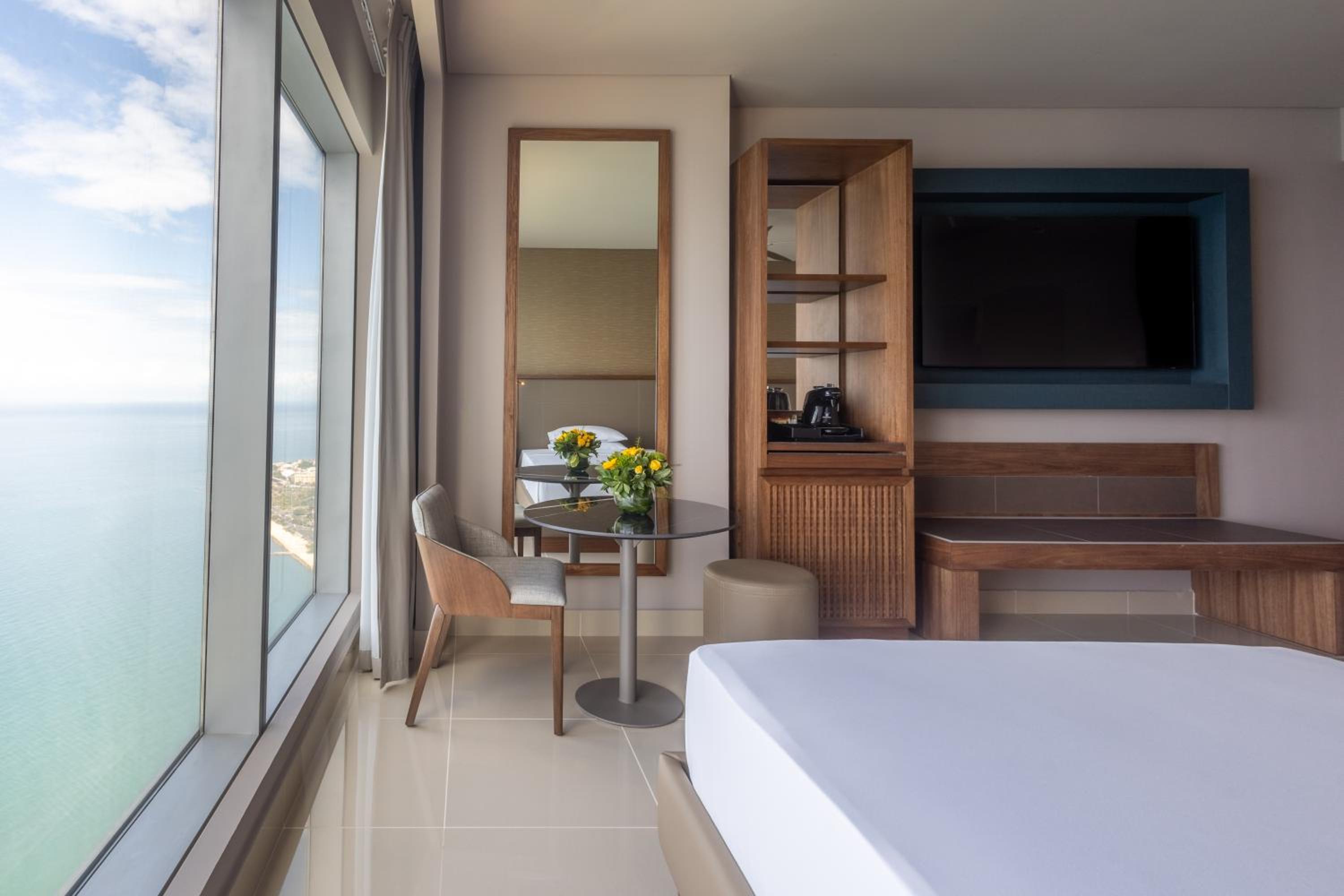 Double Room with Two Double Beds and Bay View - Club Access photo 3