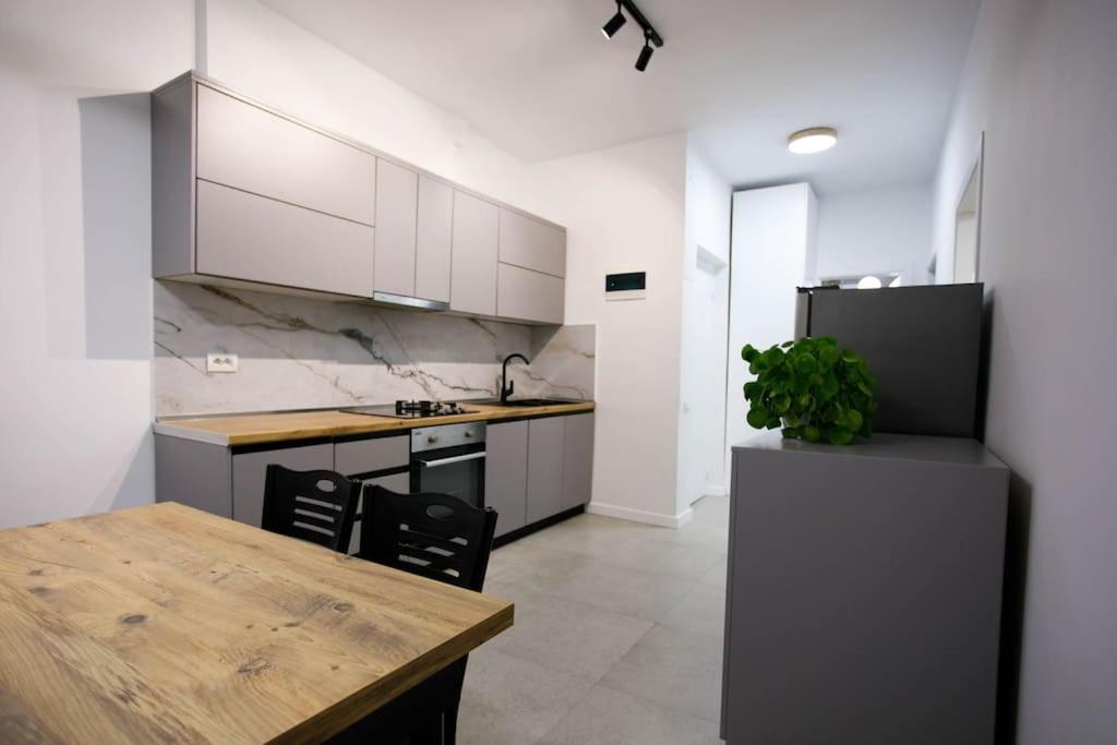 Apartment With Lake View