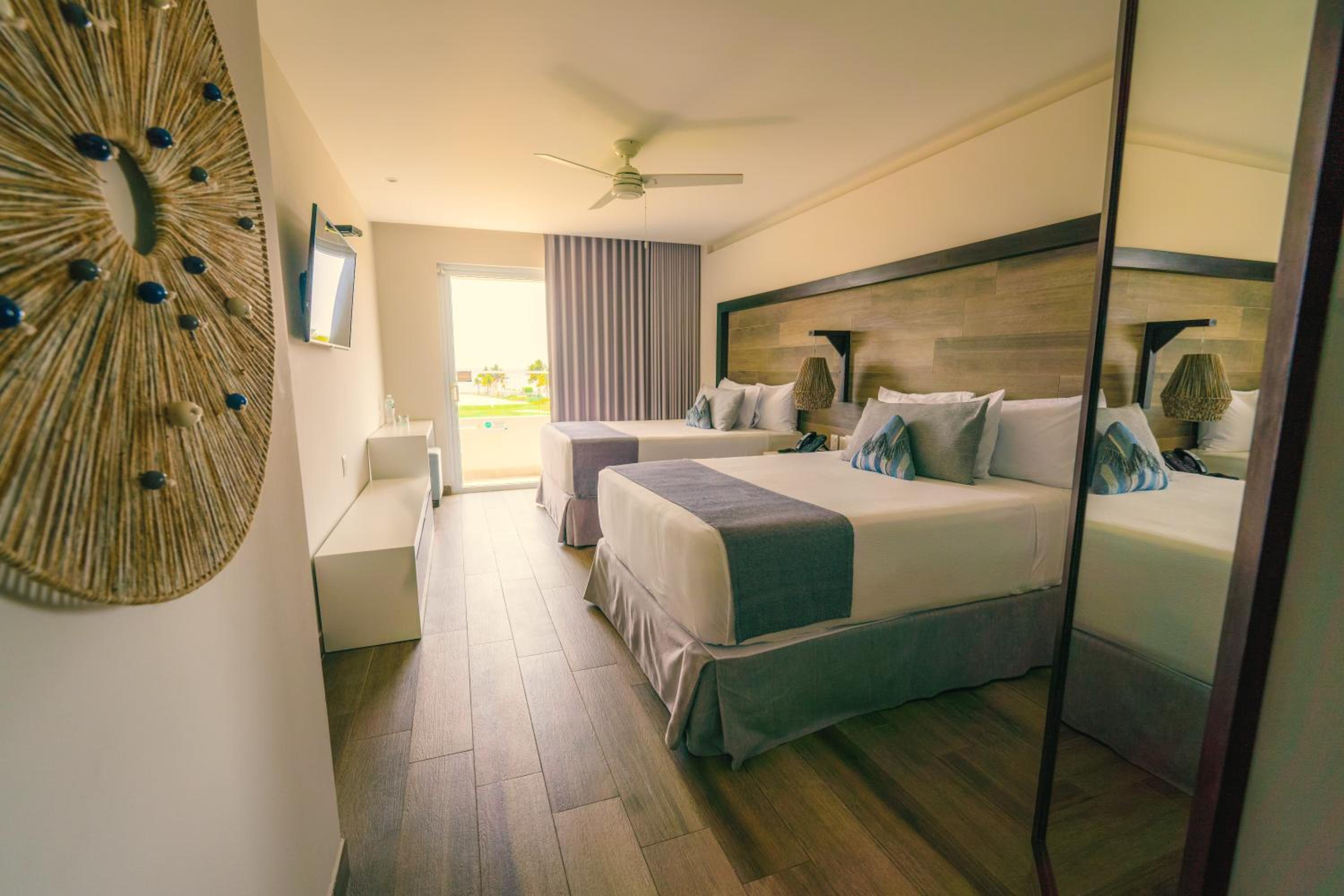 Deluxe Double Room with Sea View - Early Resort Access