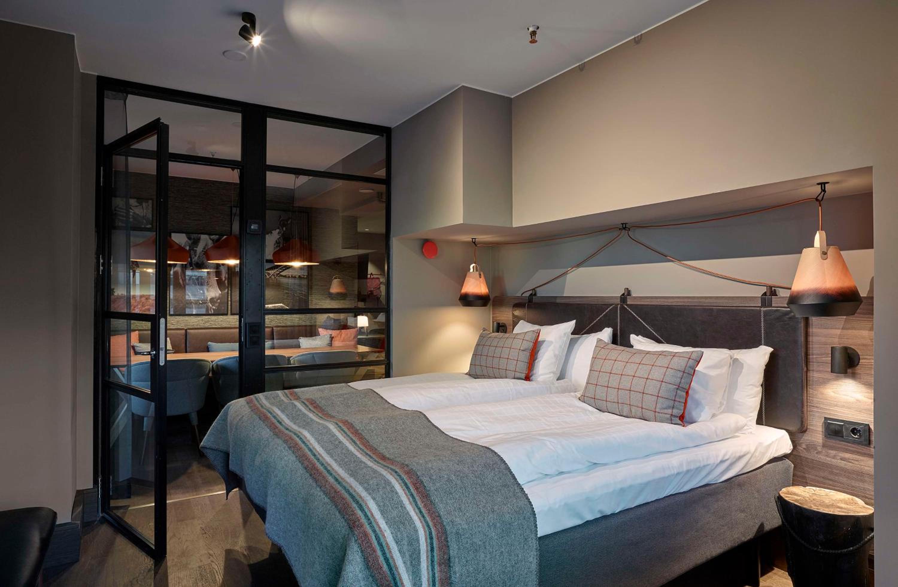 Deluxe King Suite with City View