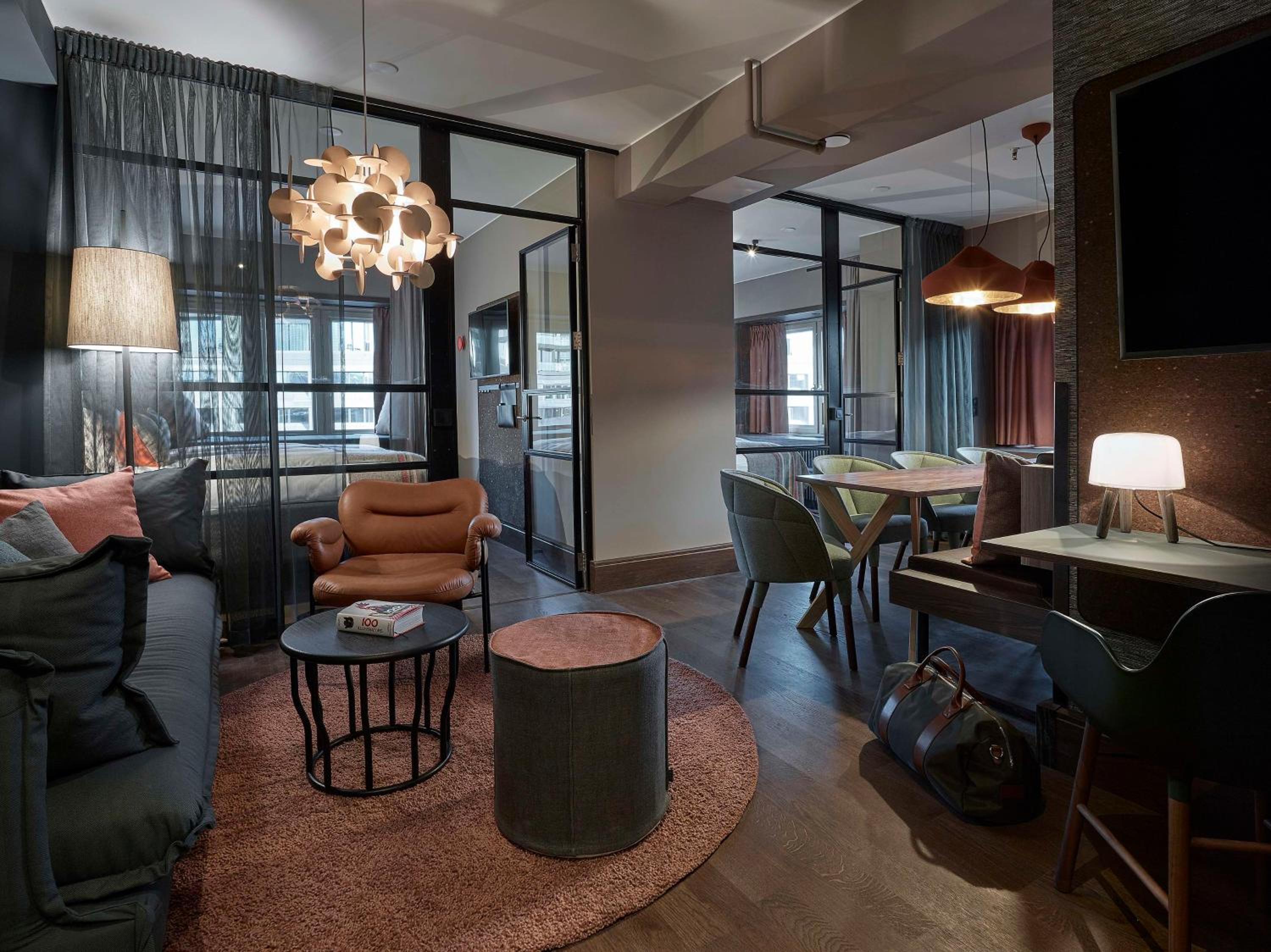 Deluxe King Suite with City View