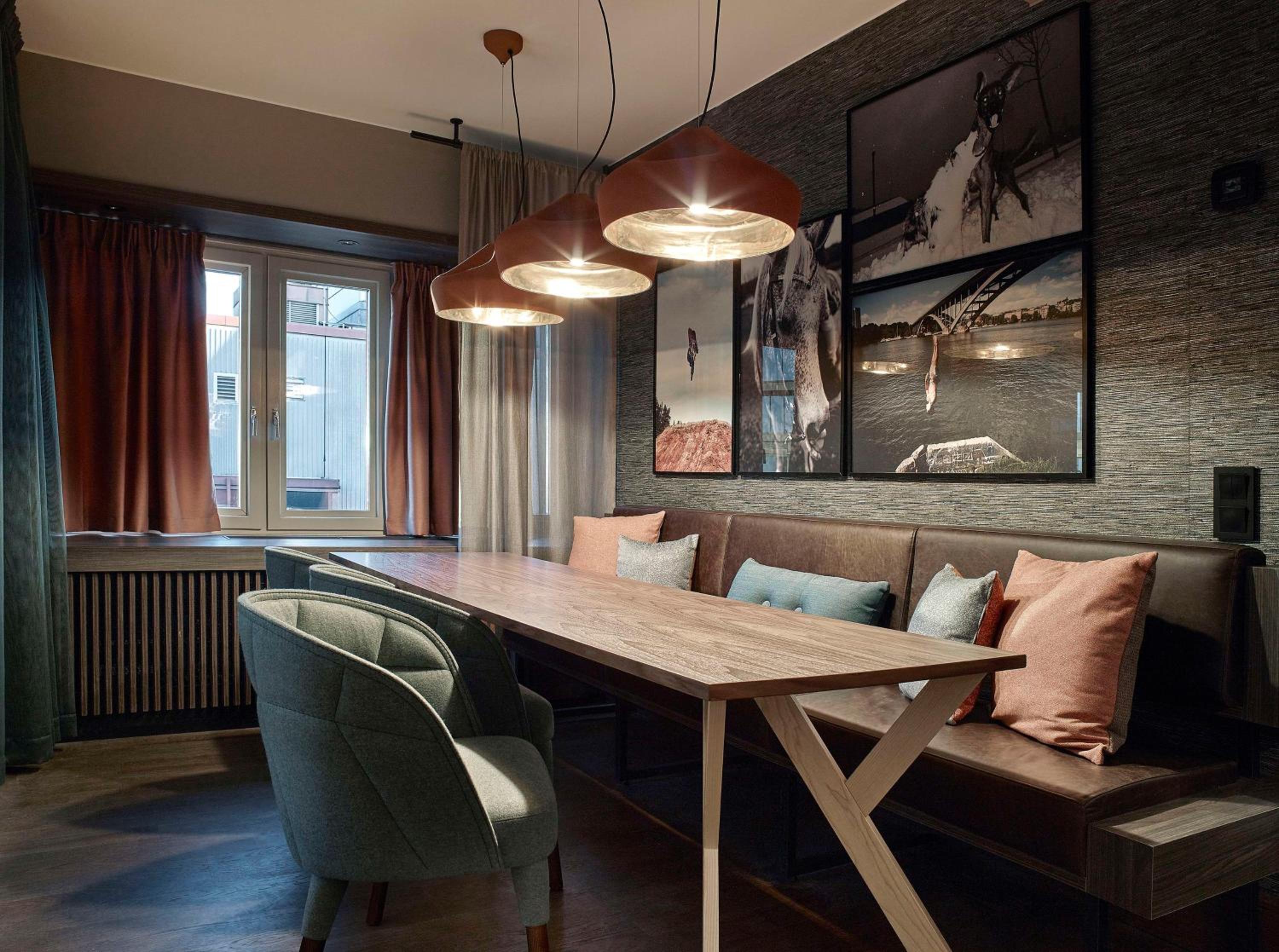 Deluxe King Suite with City View