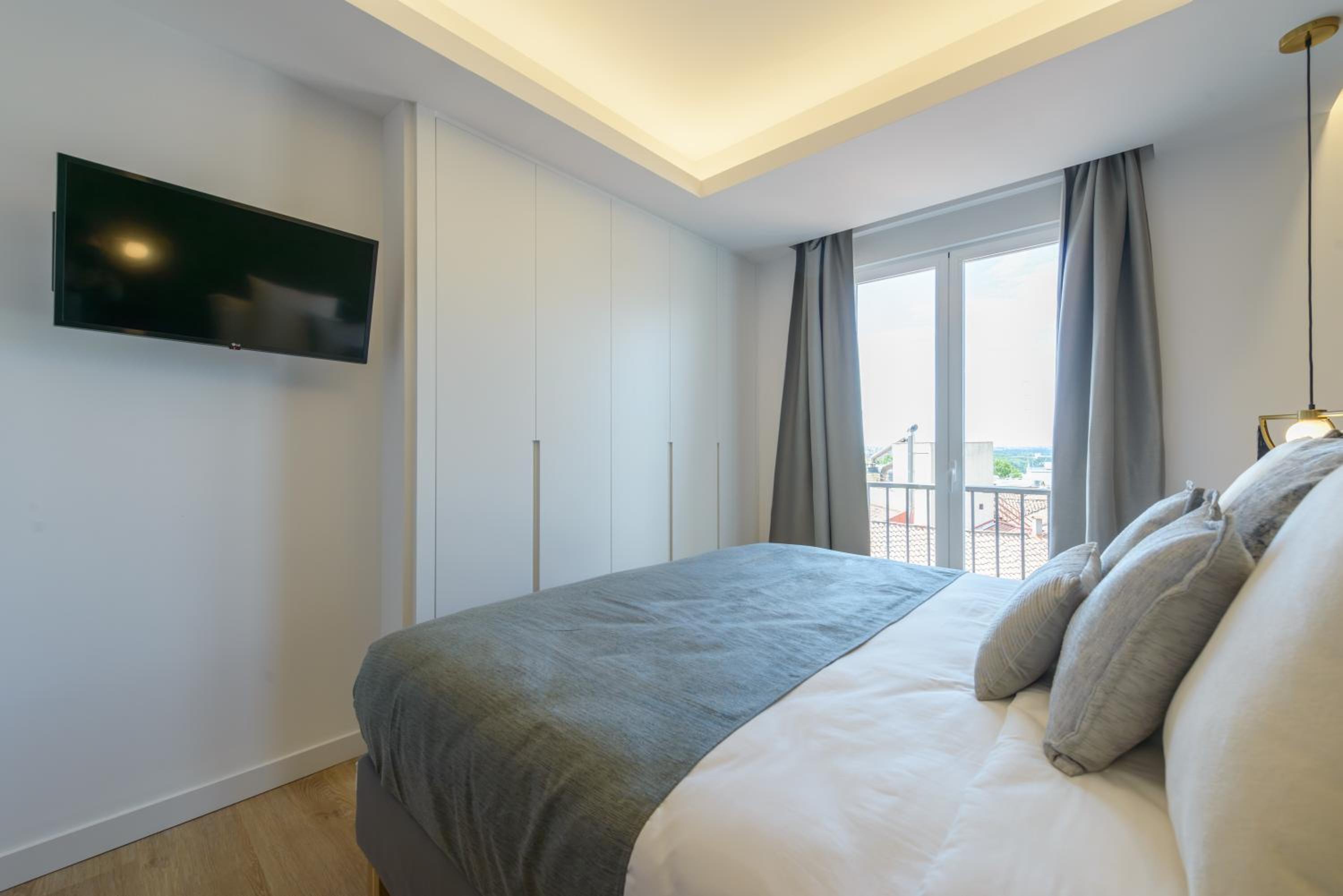 Apartment with View and Balcony photo 2
