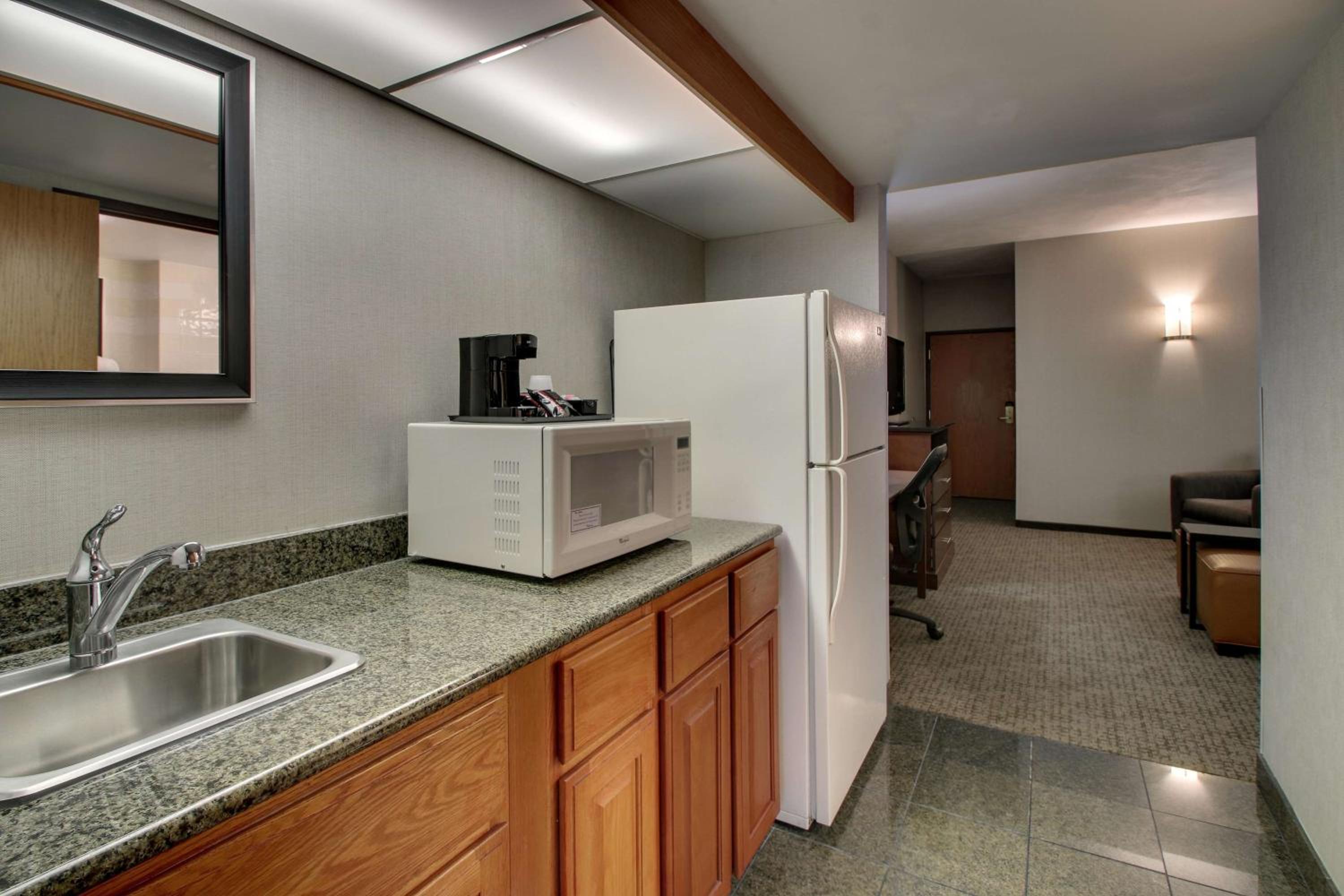 Superior King Suite - Photo 4