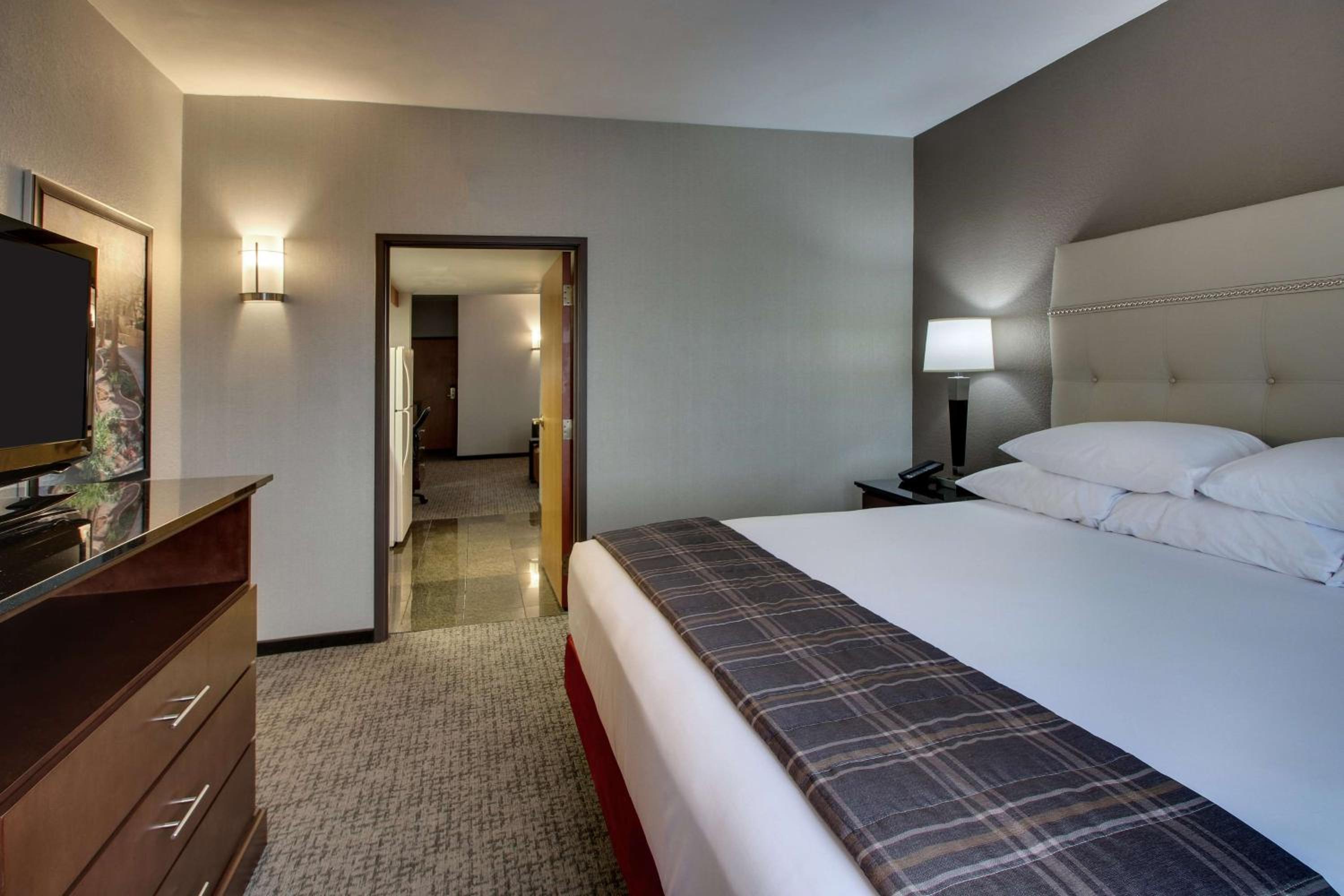 Superior King Suite - Photo 5