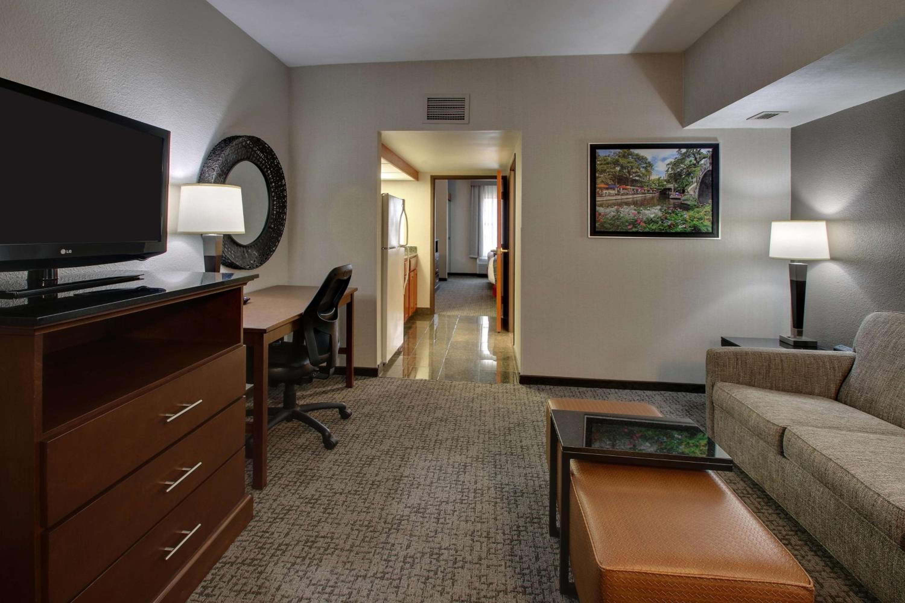 Queen Suite with Two Queen Beds - Photo 1