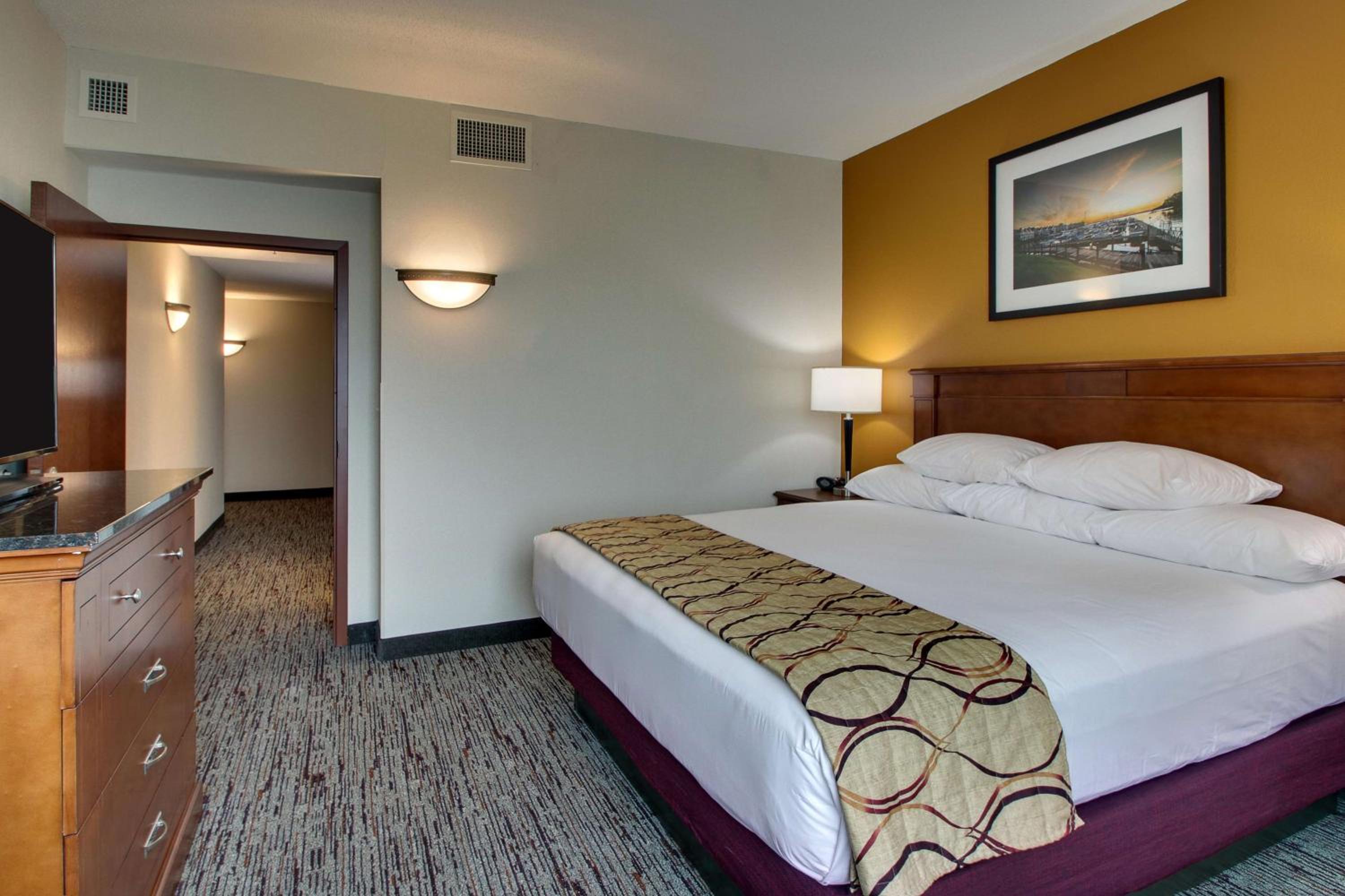 Superior King Room with Sofa Bed photo 3