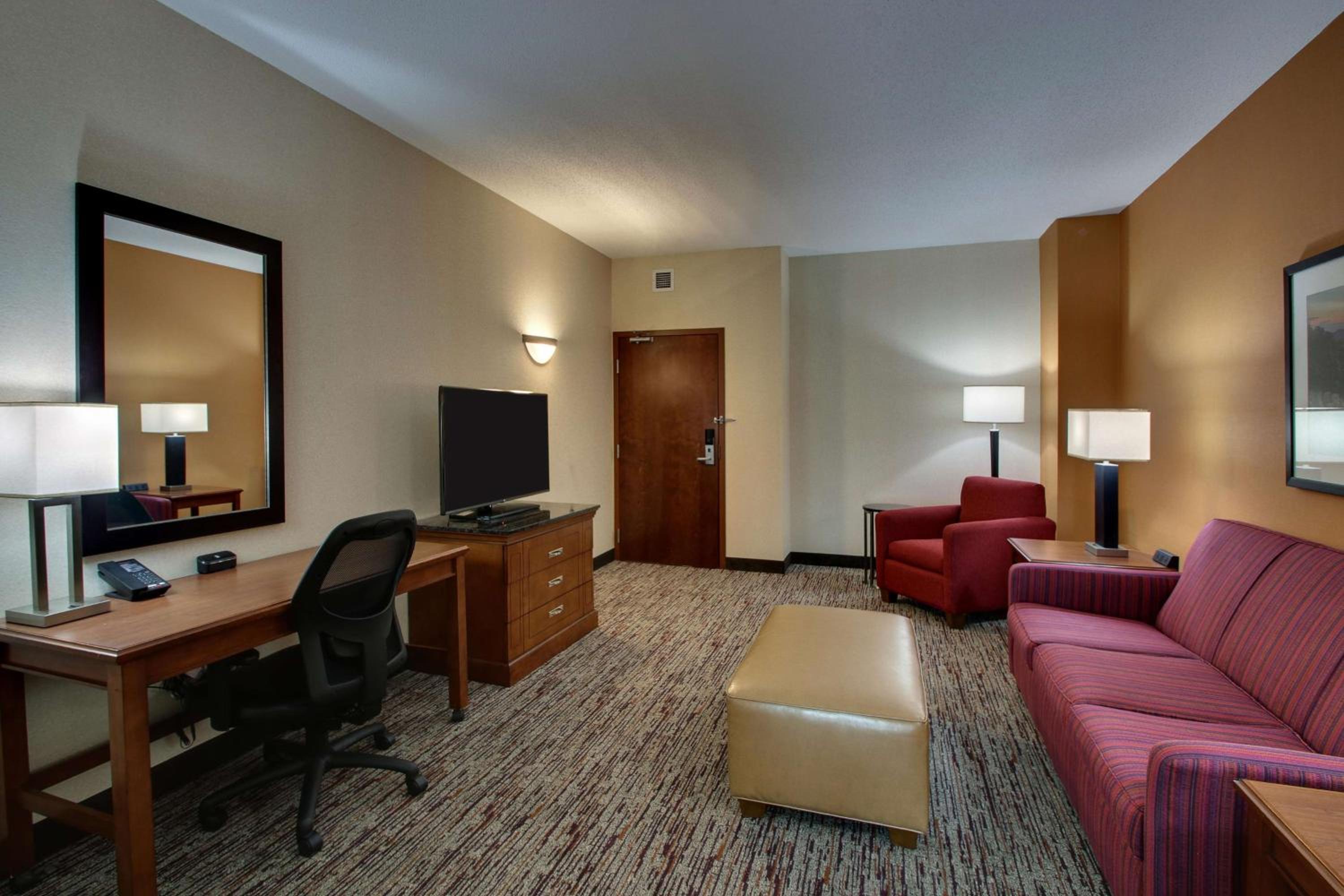 Queen Suite with Two Queen Beds - High Floor photo 3