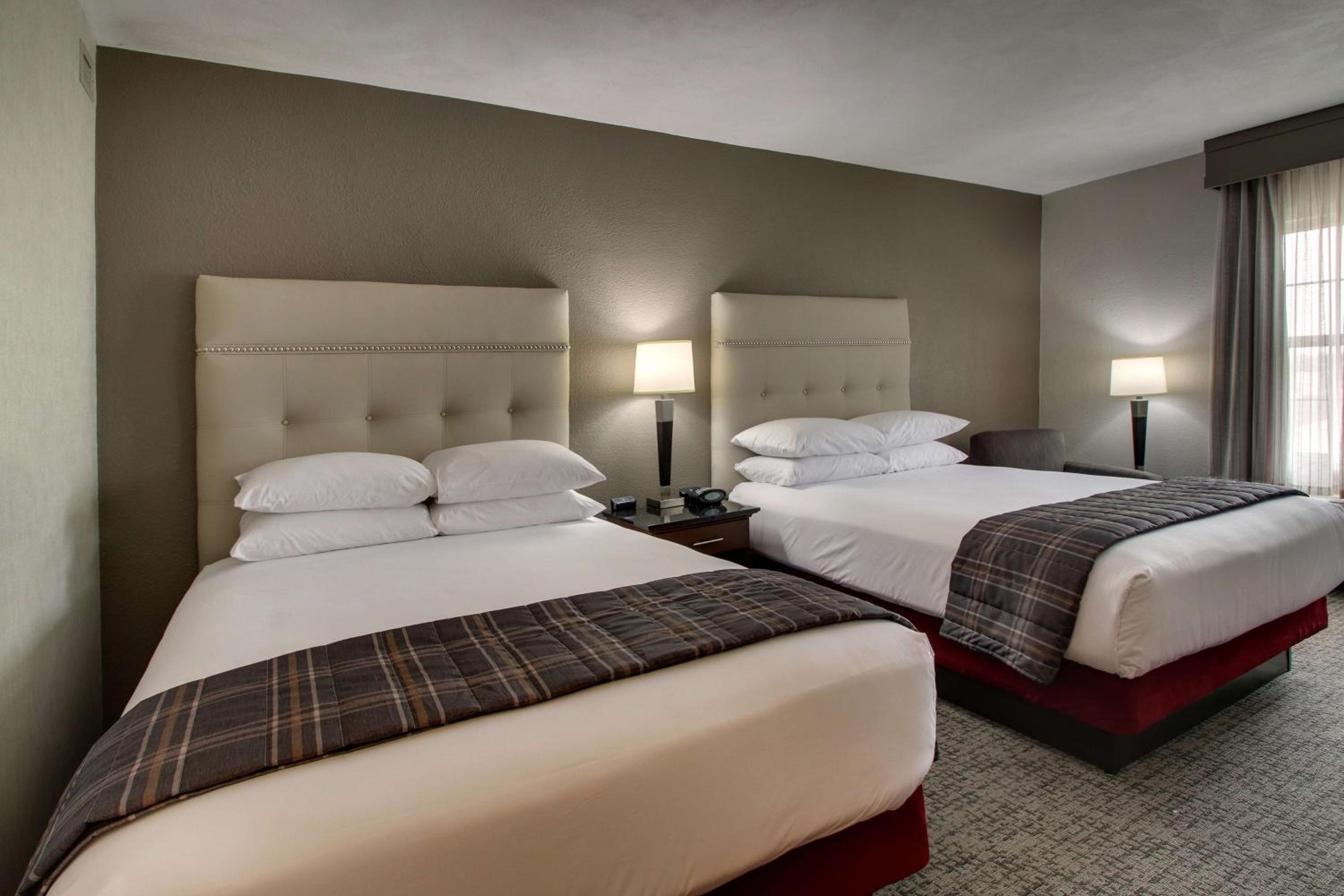 Deluxe Queen Room with Two Queen Beds - Photo 2