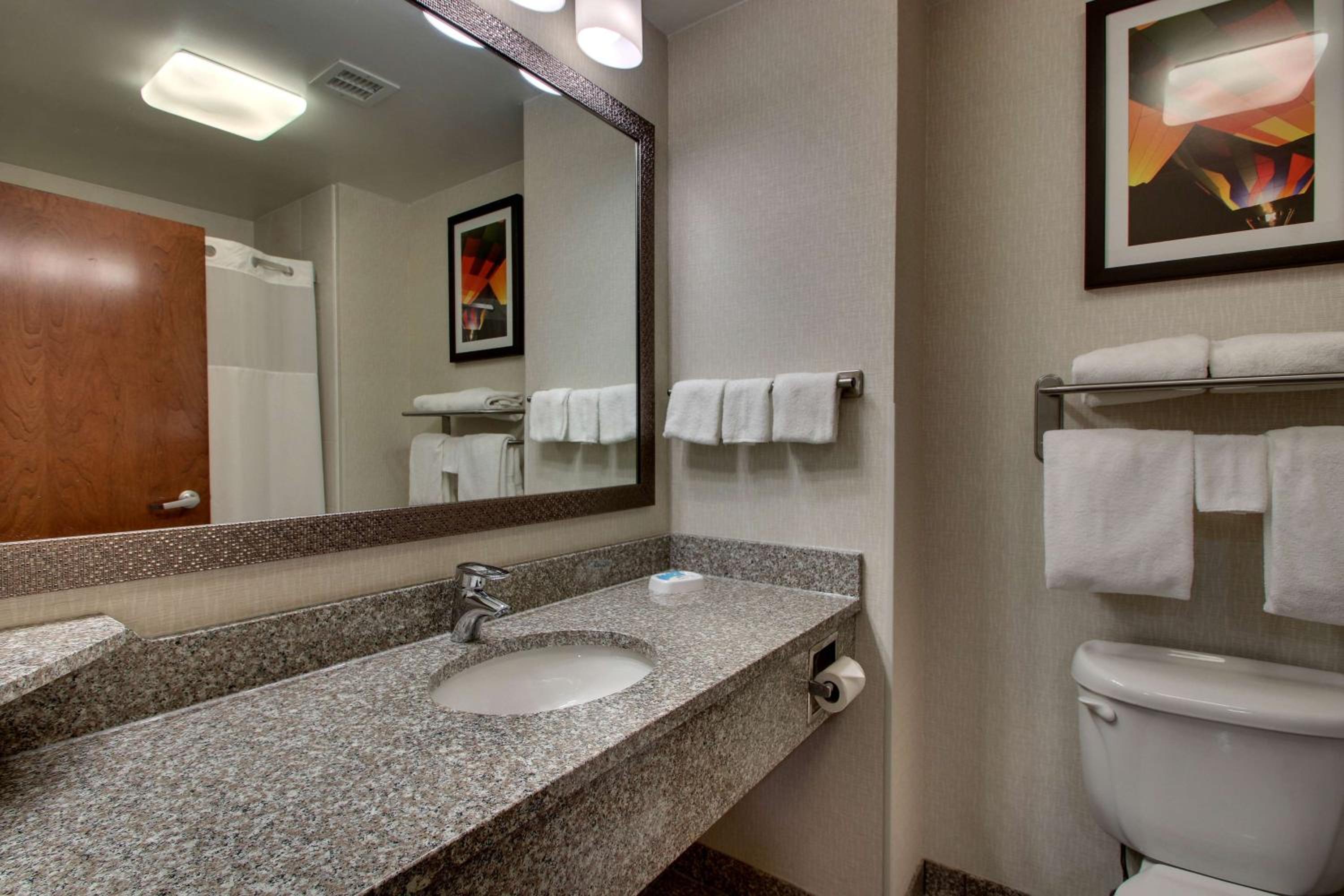 King Suite with Sofa Bed - High Floor photo 3