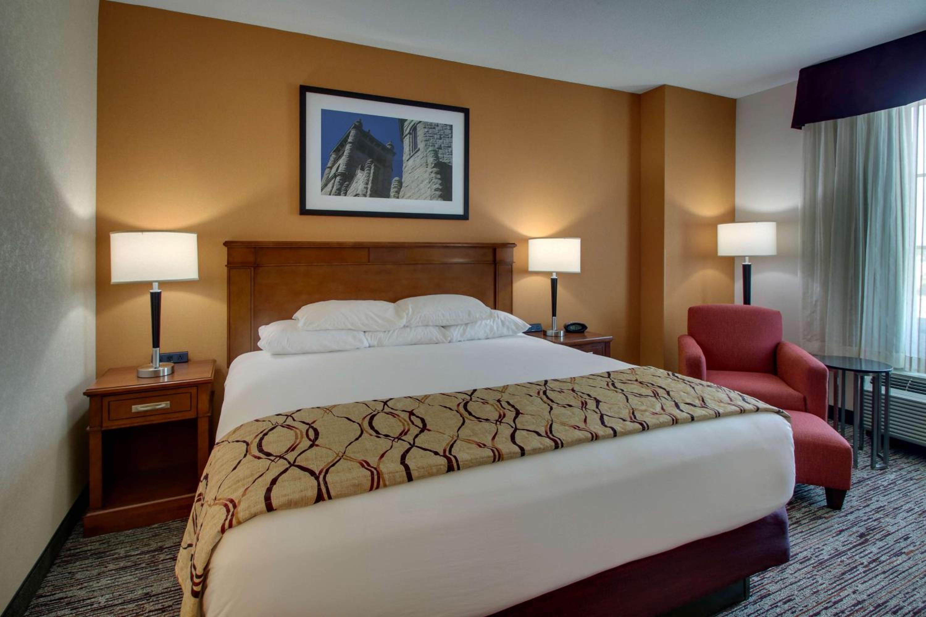 Upper Floor 1 King Bed Deluxe With a Jacuzzi   photo 2
