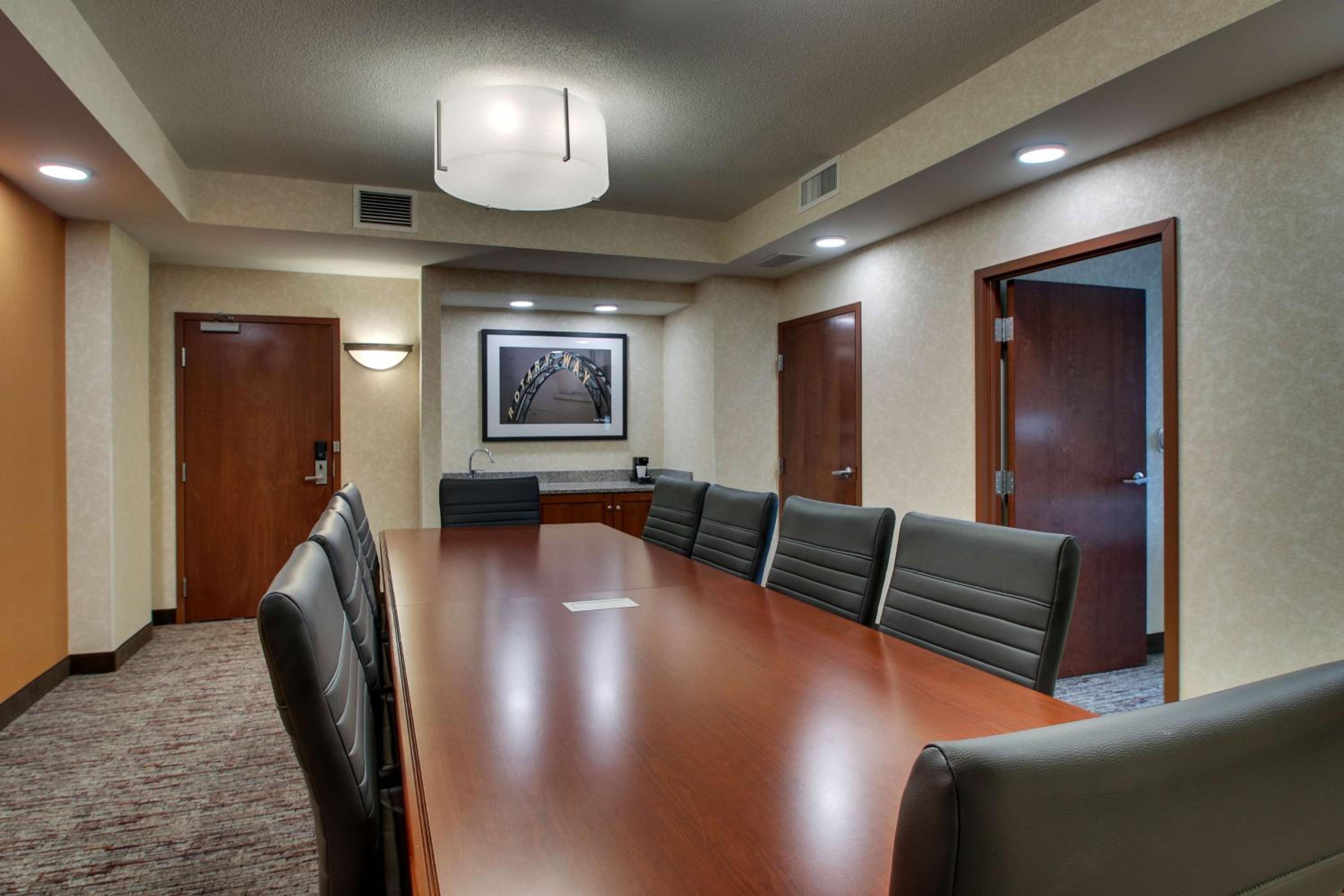 Deluxe King Meeting Room, 2 Rooms - Accessible , Tub