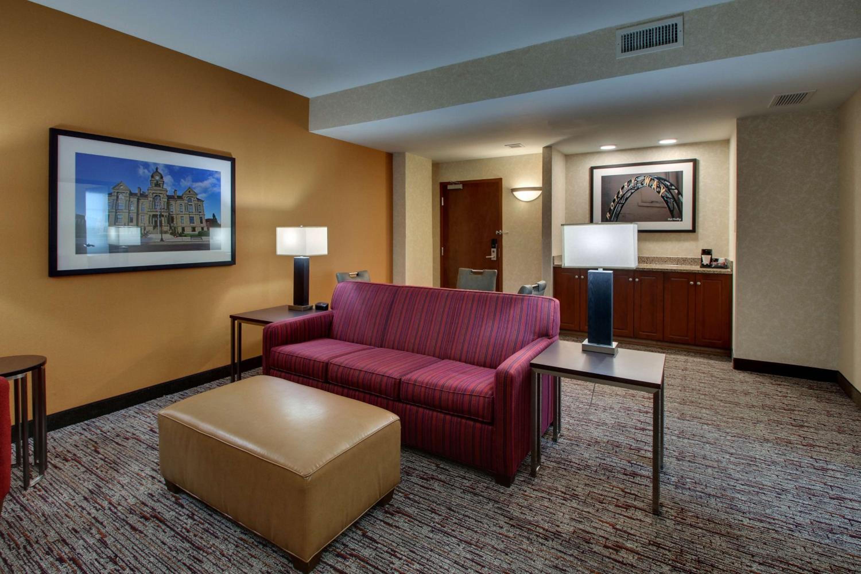 Spacious Queen Suite with 2 Queen Beds - High Floor photo 2