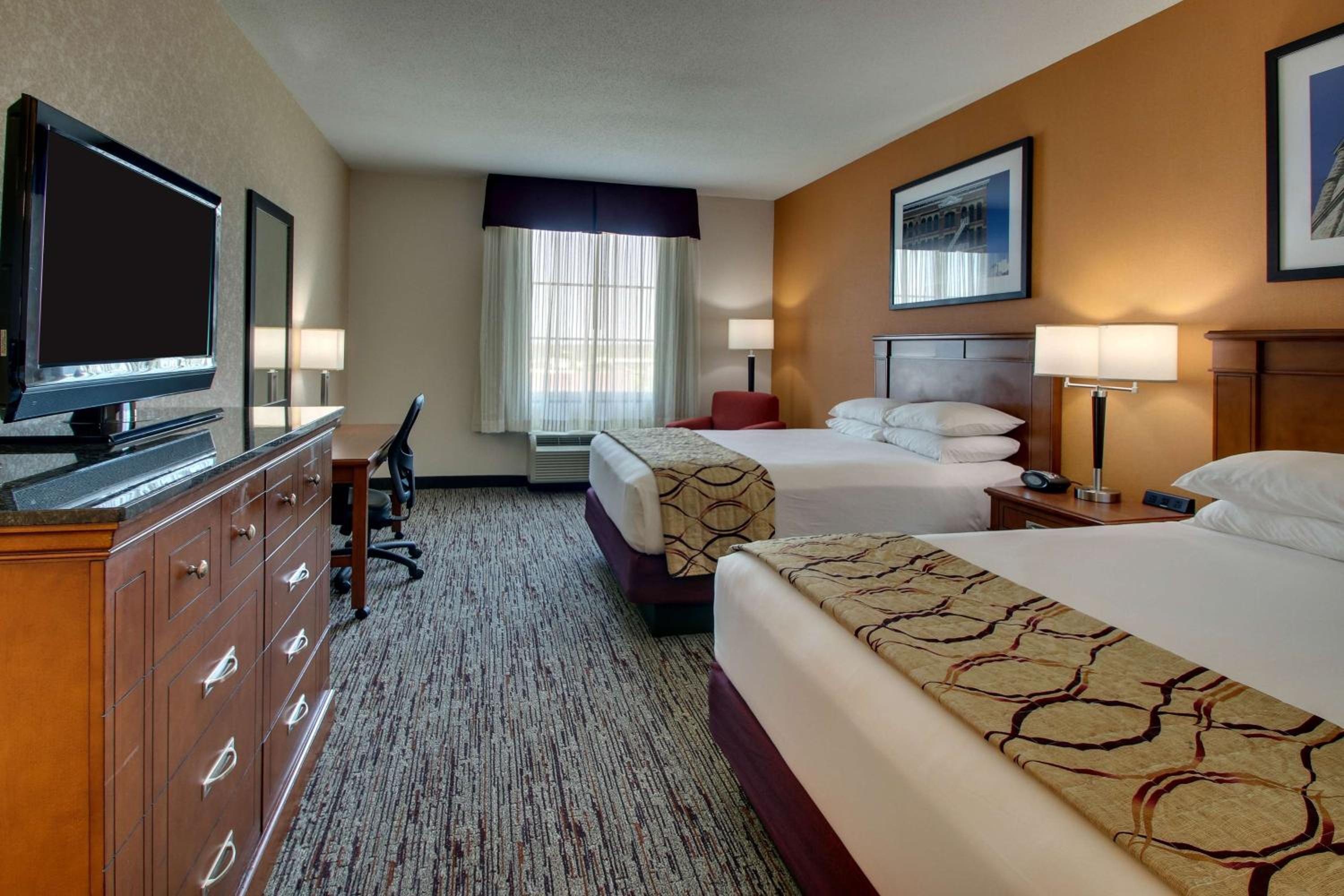 Deluxe Queen Room with Two Queen Beds - High Floor