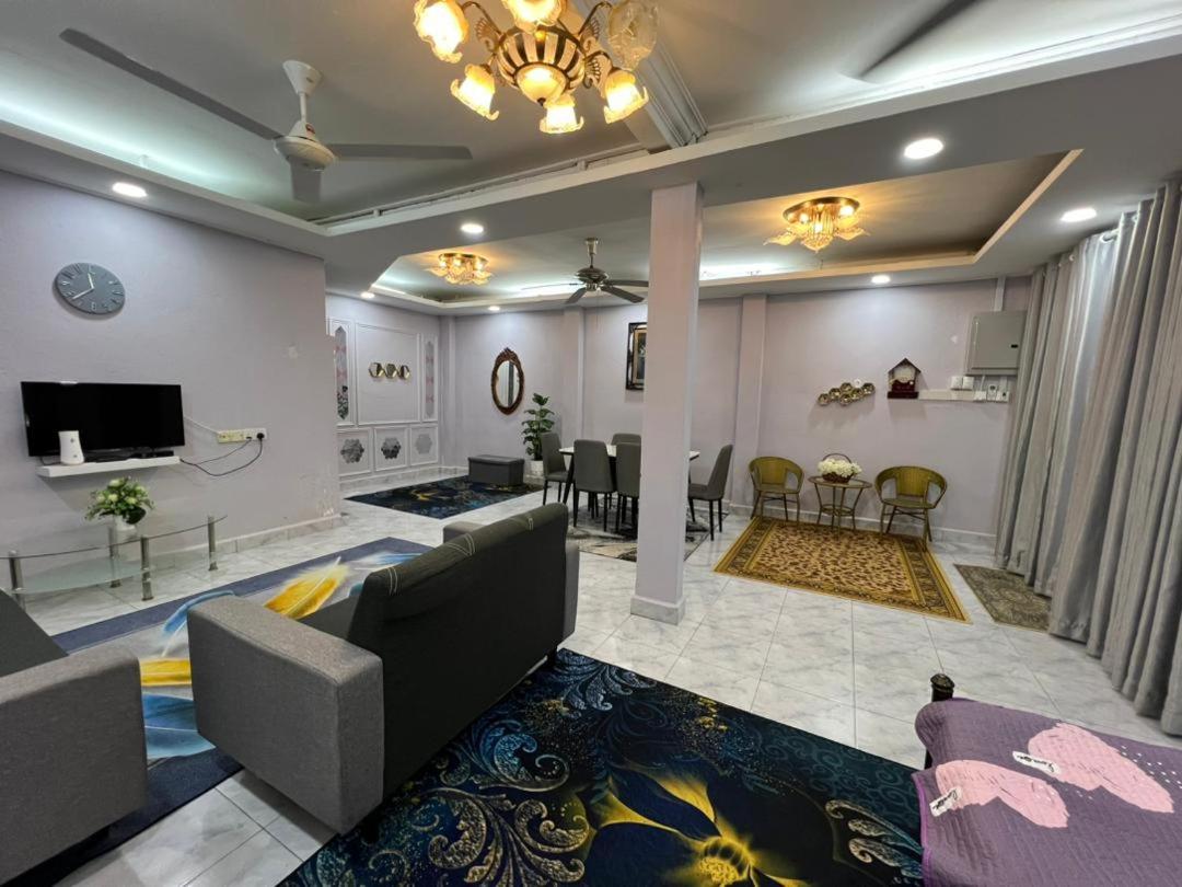 Three-Bedroom House photo 1