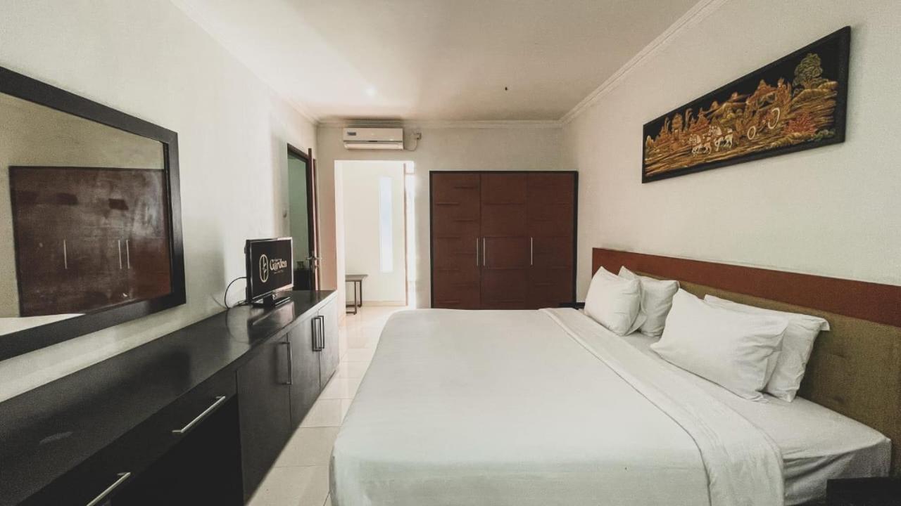 Junior Suite with Pool View photo 3