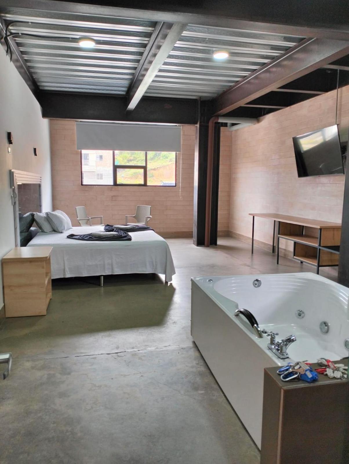 Deluxe Suite with Spa Bath photo 3