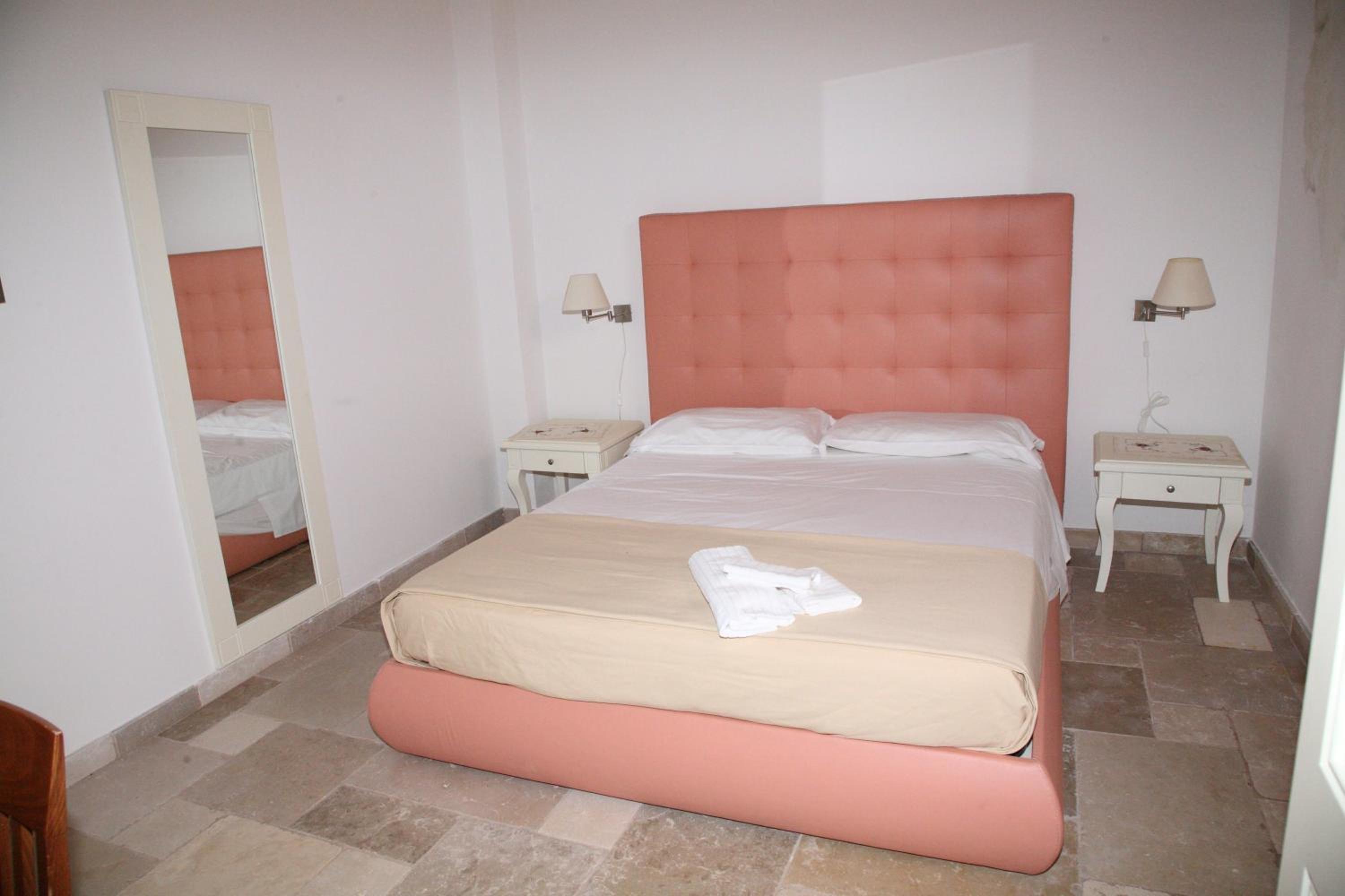Standard Double Room photo 3