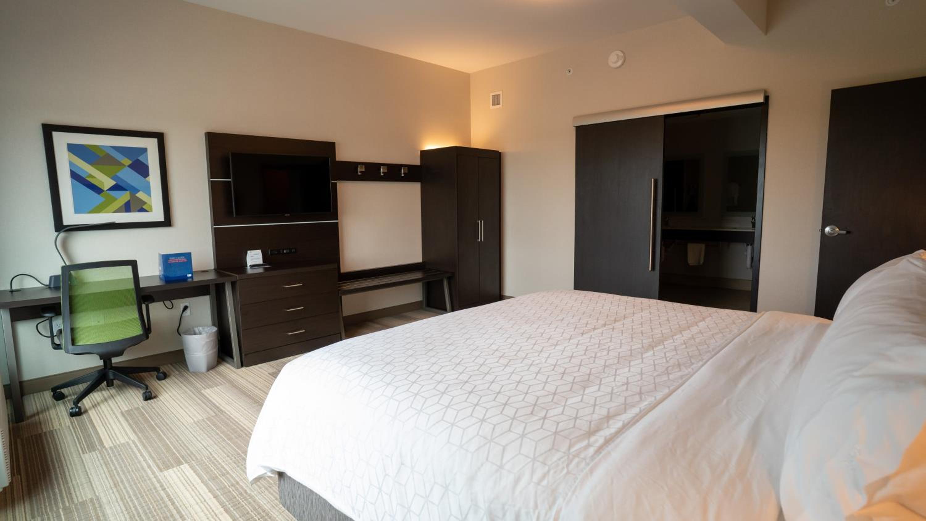 One-Bedroom Suite with Sofa Bed