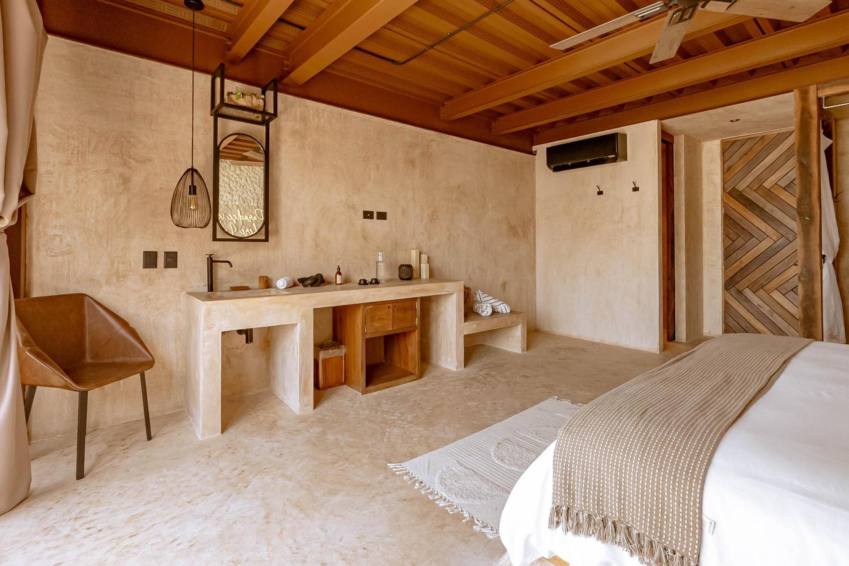 Deluxe Suite with Sea View - Photo 7