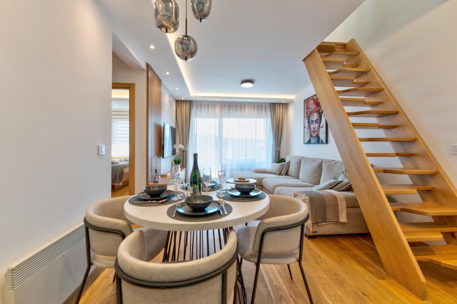 Three-Bedroom Apartment with Mountain View photo 1