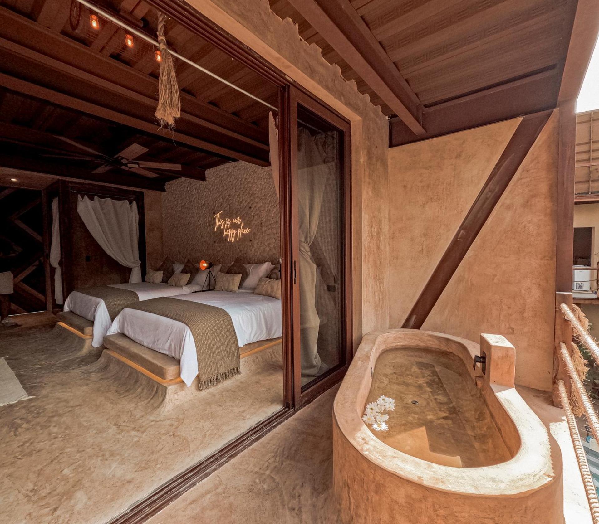 Suite with Pool View - Photo 4