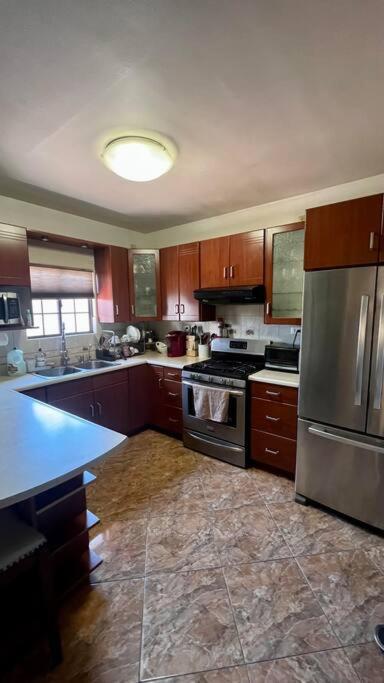 Three-Bedroom House photo 2