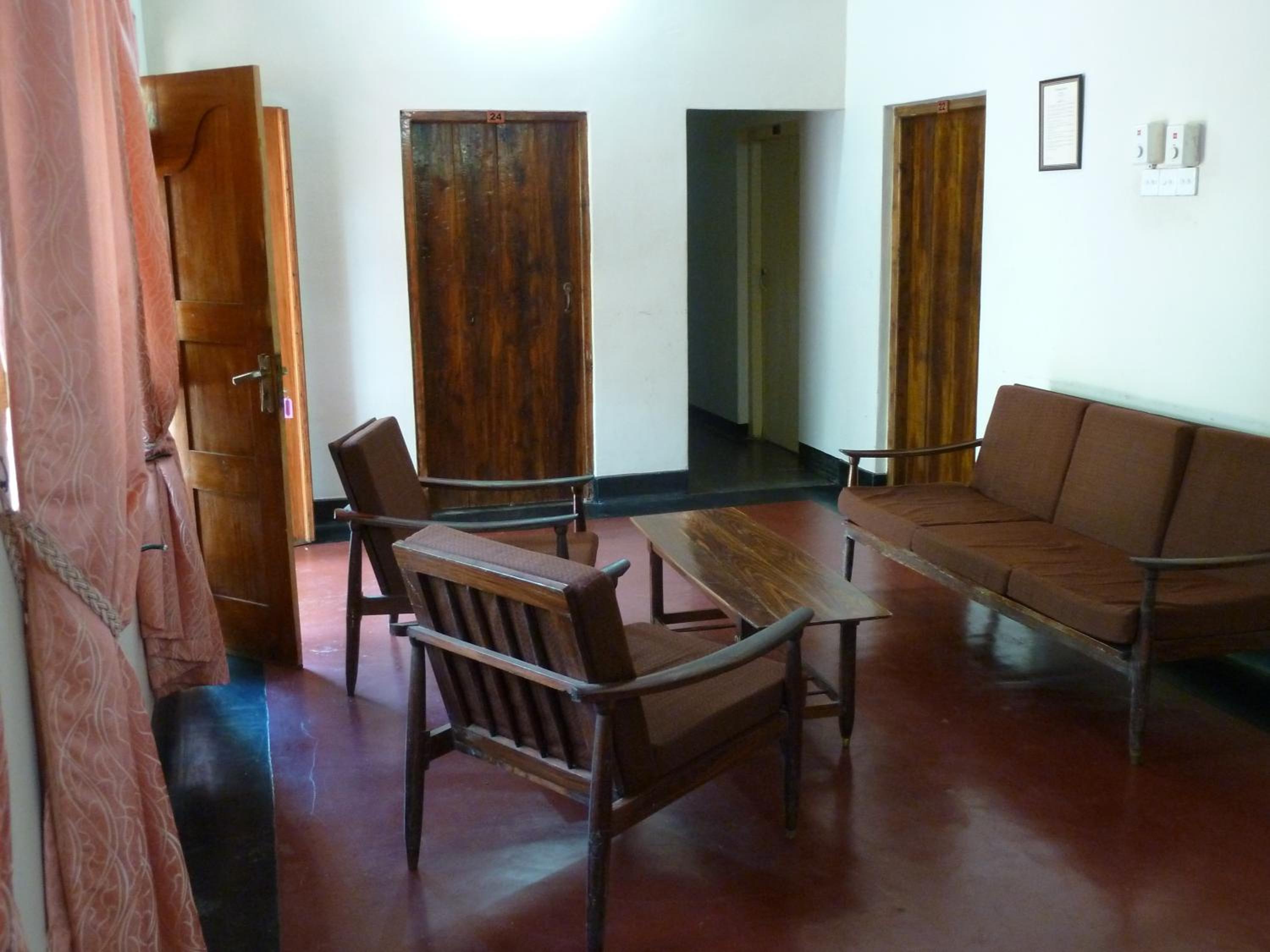 Budget Double Room with Shared Bathroom and Toilet photo 2