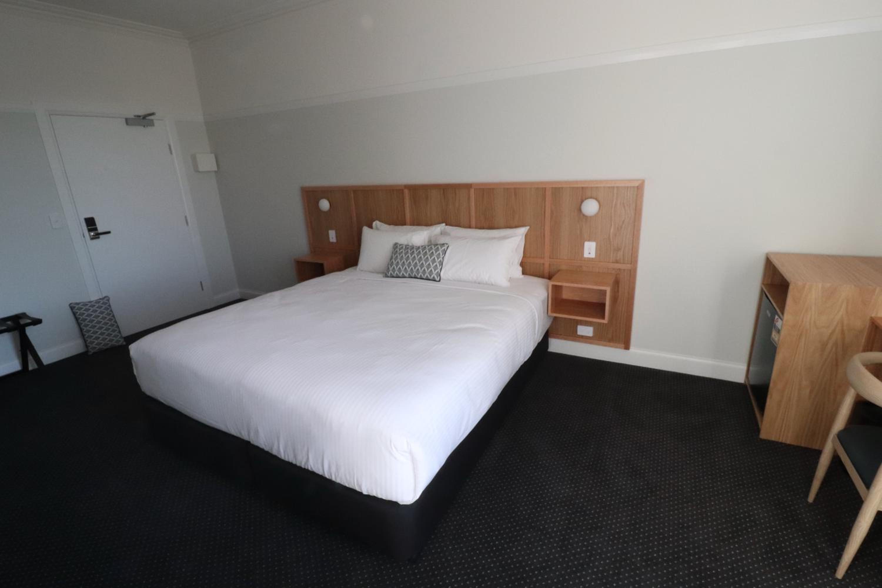 Standard King Room photo 2