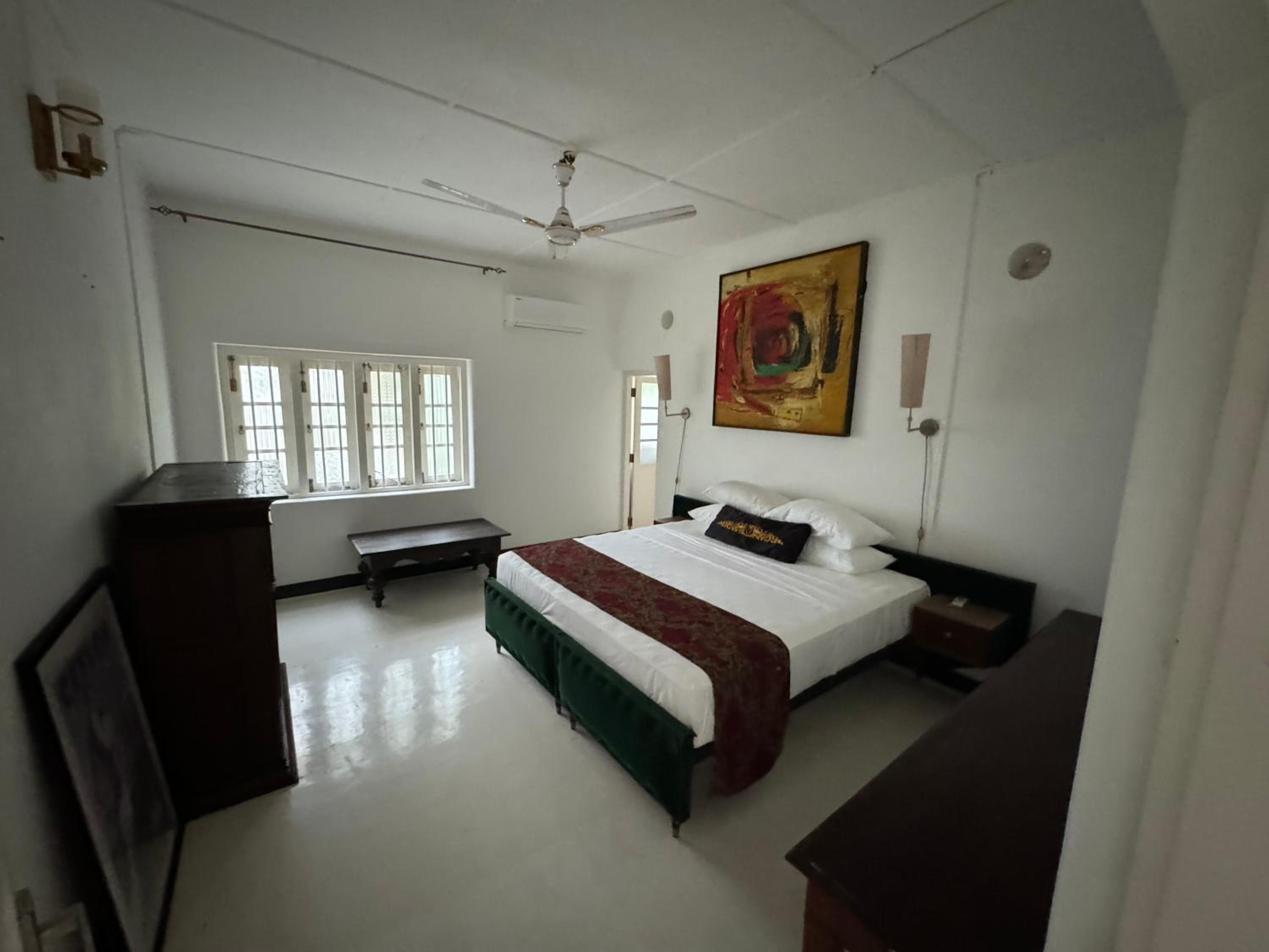 Deluxe Queen Room
