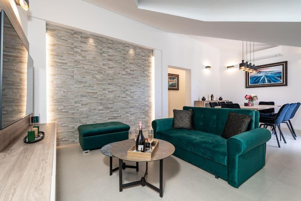 Four Bedrooms Apartment