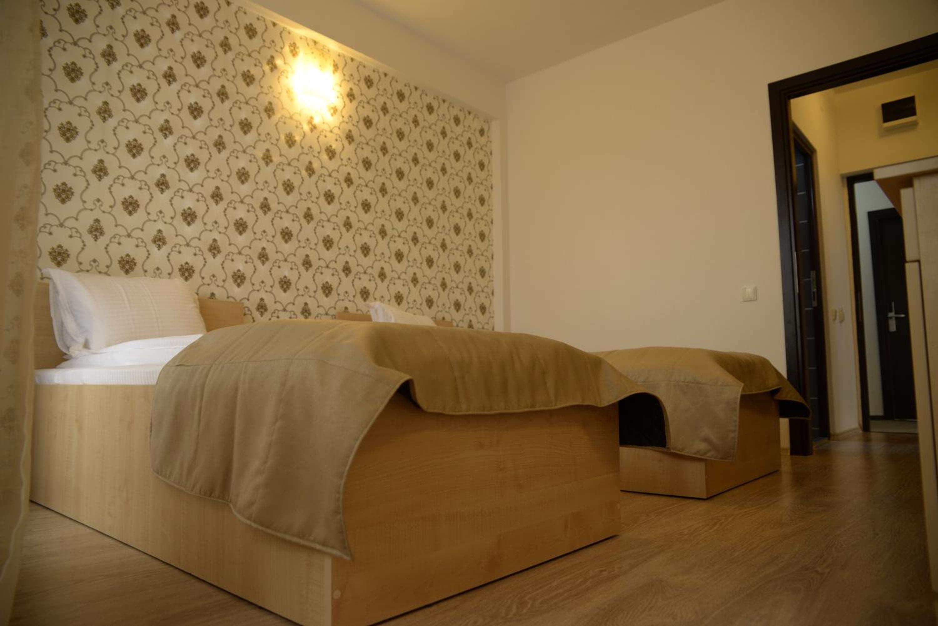 Twin Room with Balcony - Photo 1