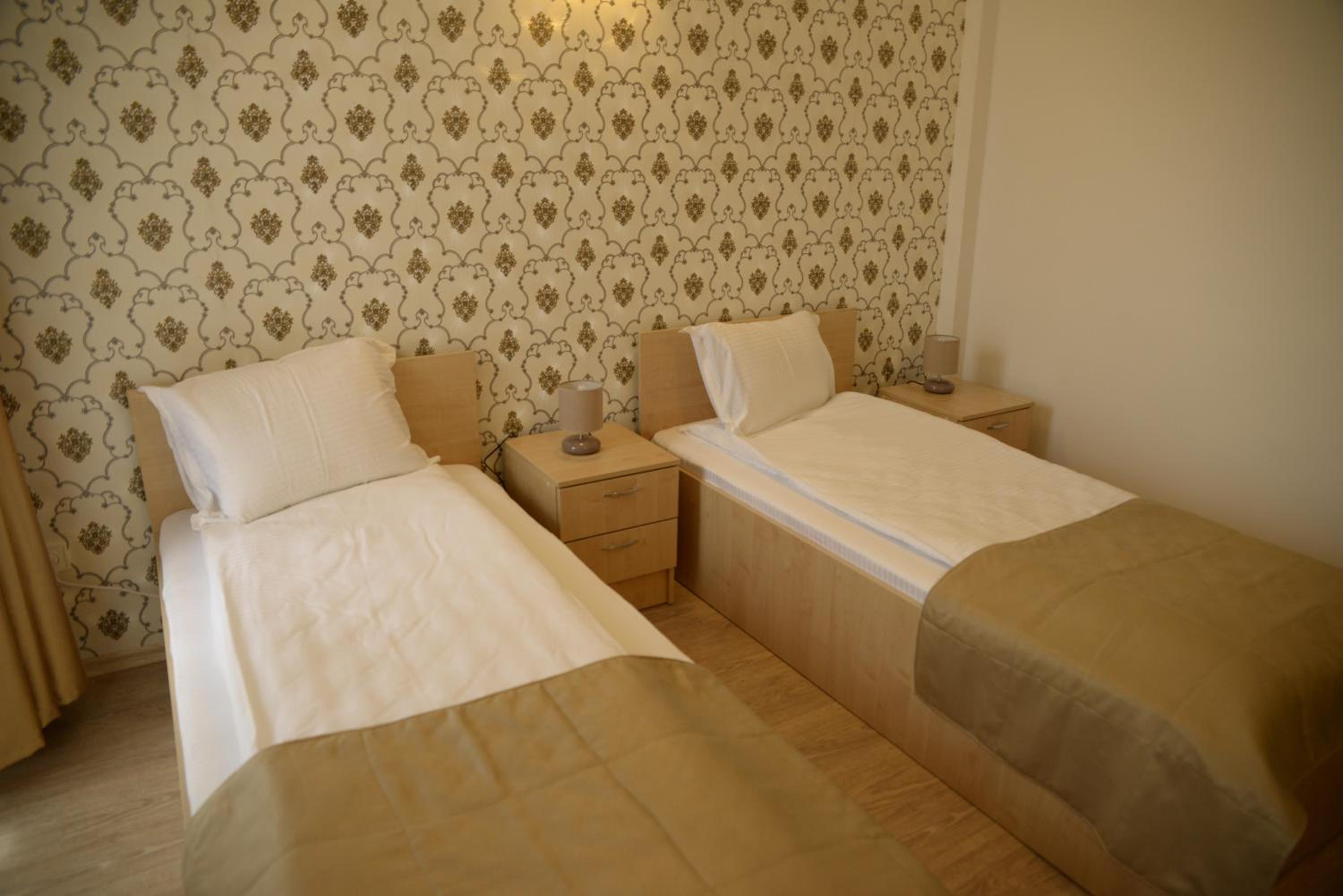 Twin Room with Balcony - Photo 2