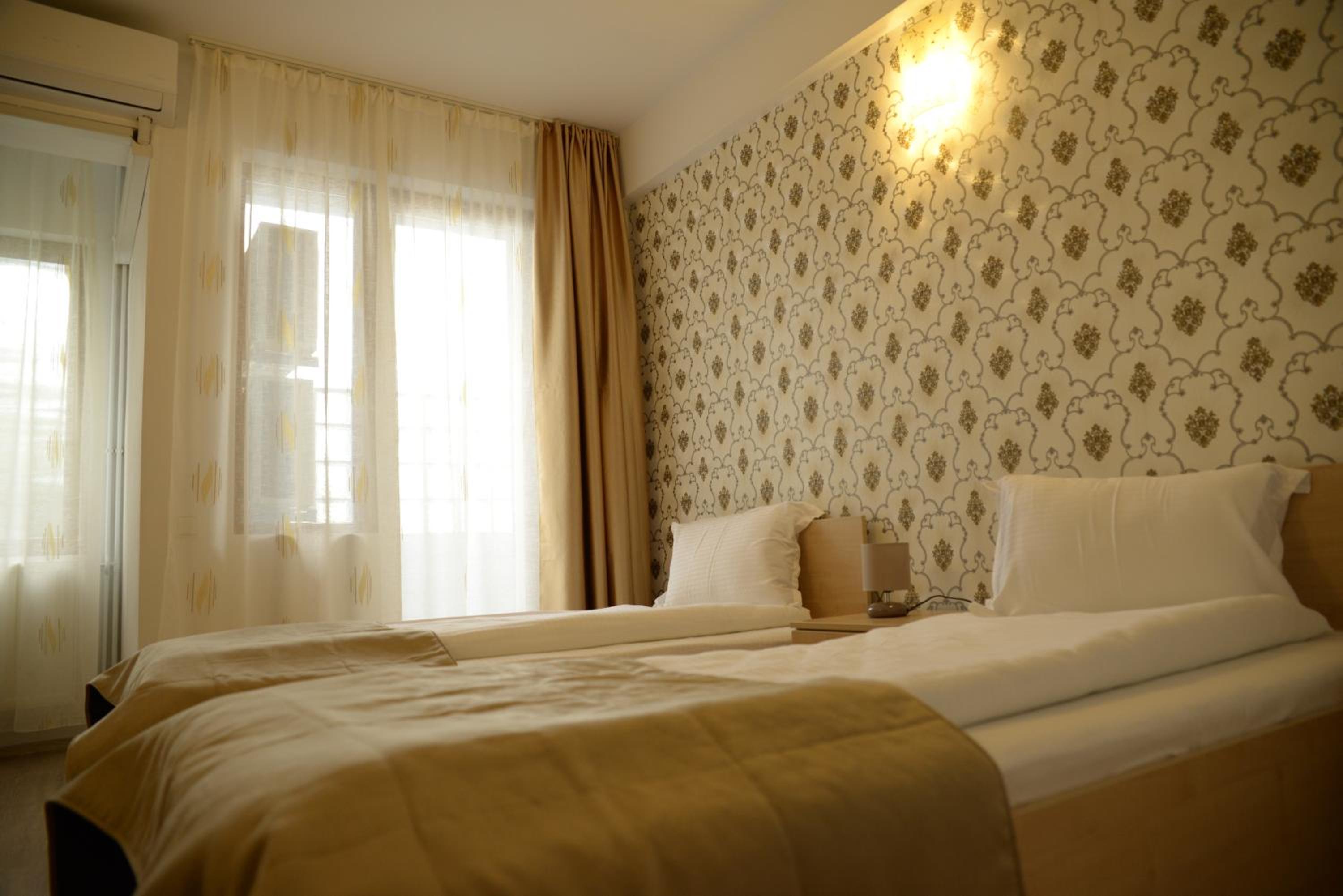Twin Room with Balcony - Photo 5