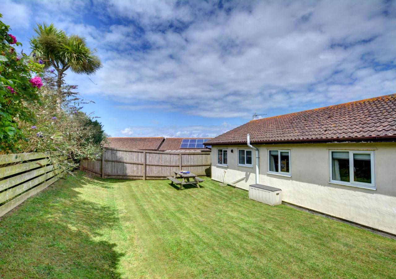 Three-Bedroom House photo 3