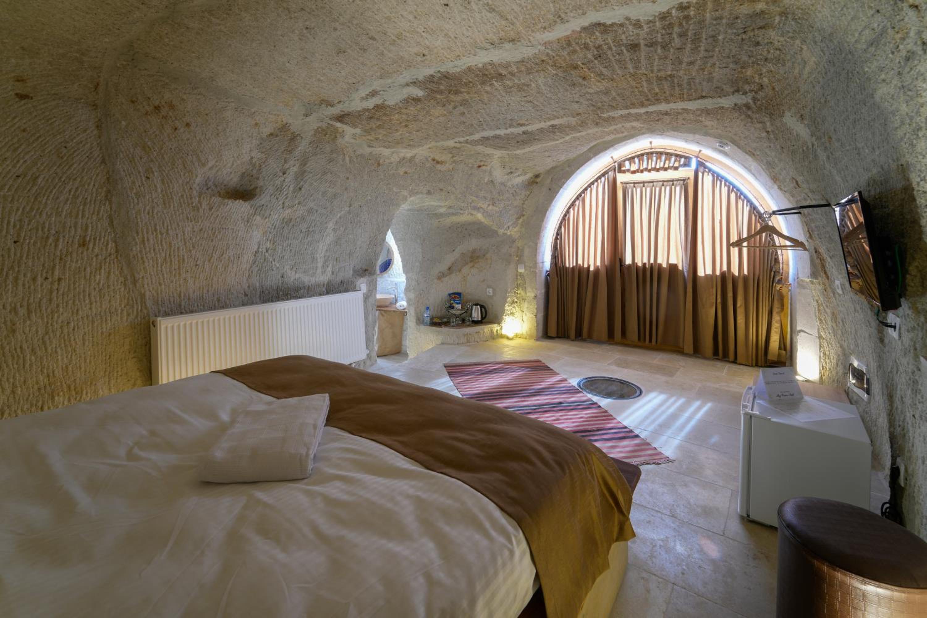 Deluxe Double Room with Bath - Photo 13